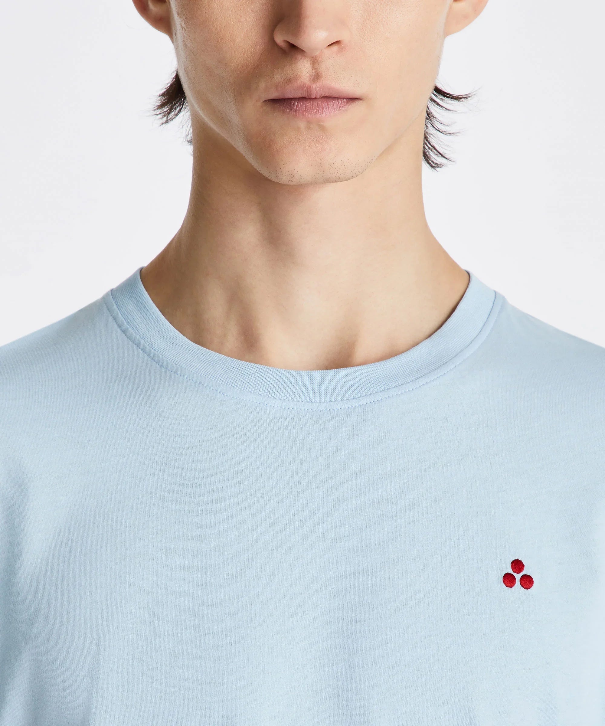 Maglietta uomo azzurra cotone con logo ricamato rosso, girocollo, stile casual