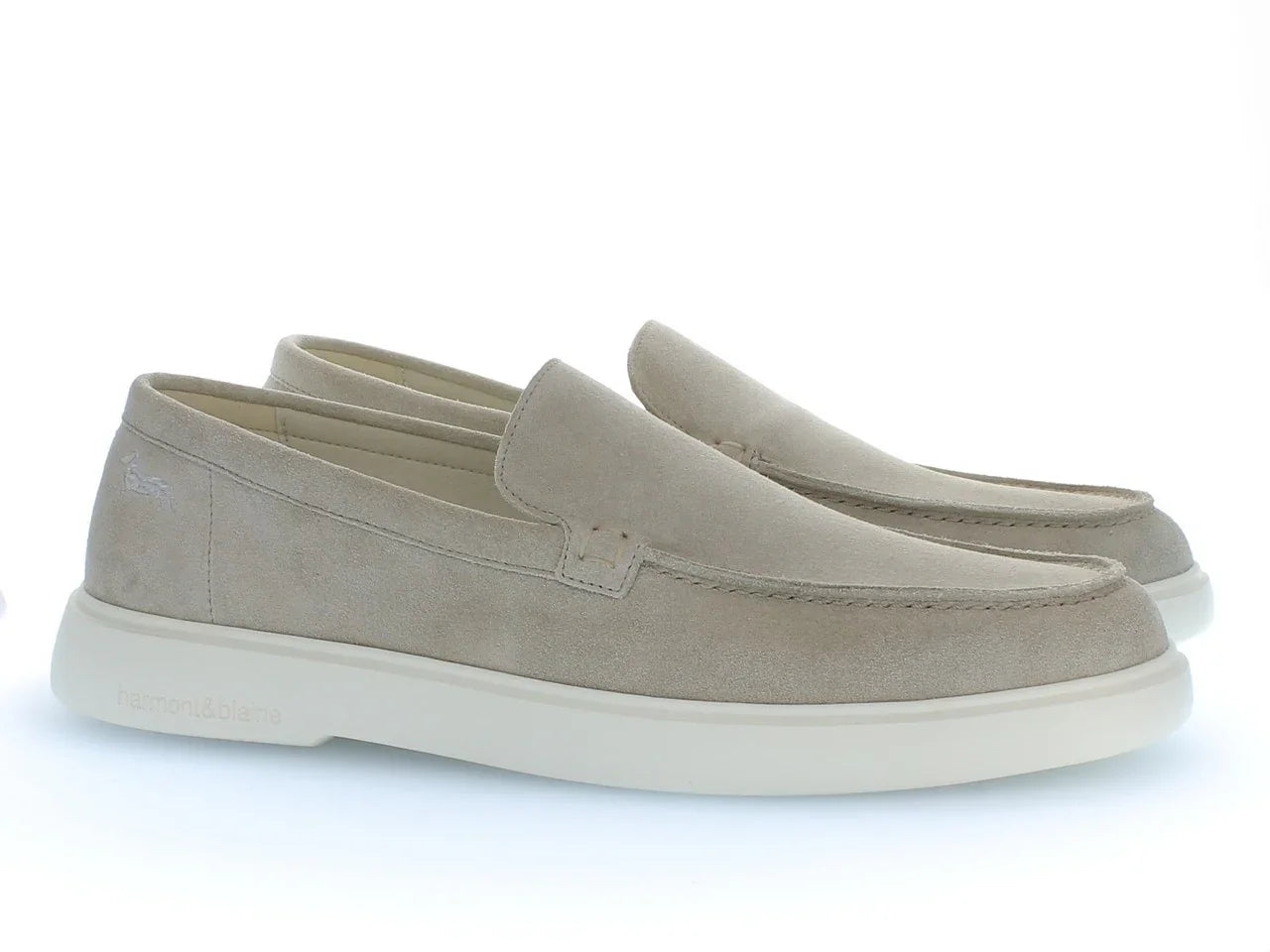 Mocassini uomo in camoscio beige con suola bianca, stile casual elegante