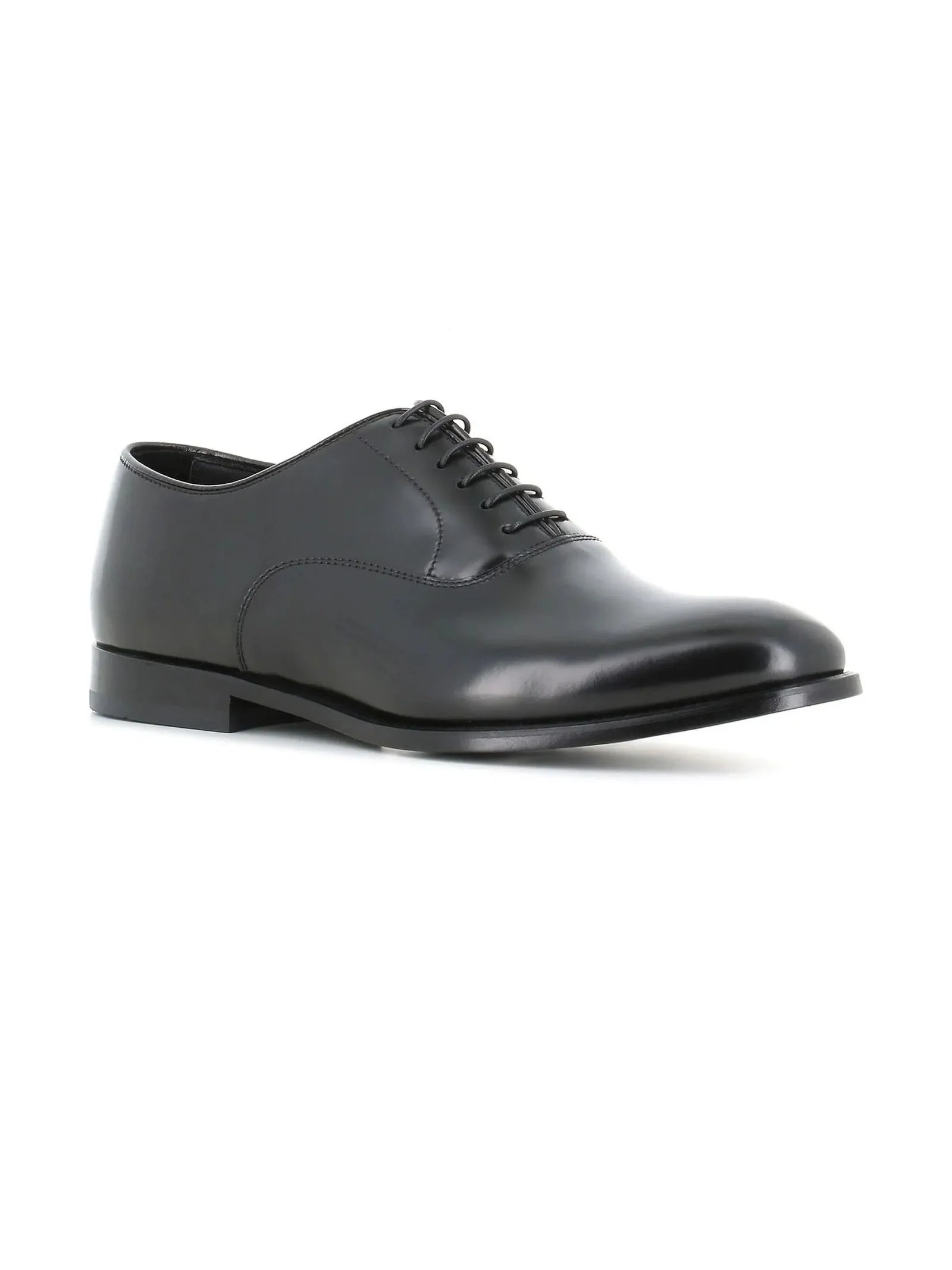 Scarpa classica uomo in pelle nera elegante, modello stringato, fondo basso