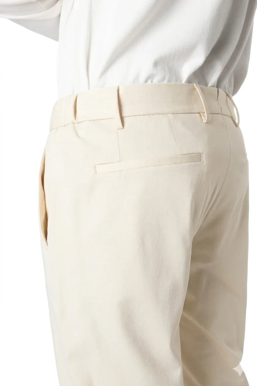 Pantaloni eleganti uomo beige con tasche posteriori a filetto, tessuto di alta qualità.