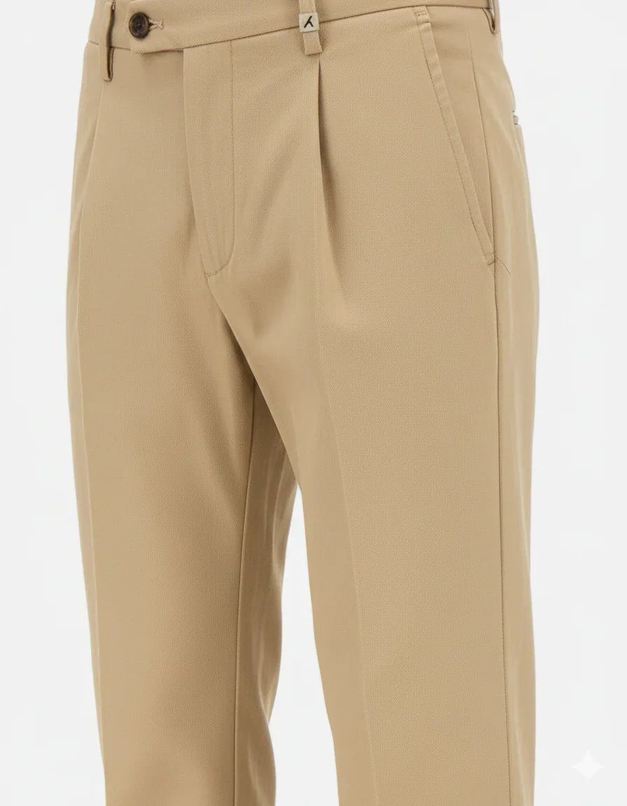Pantaloni uomo eleganti beige con tasche laterali, vestibilità classica, moda Made in Italy
