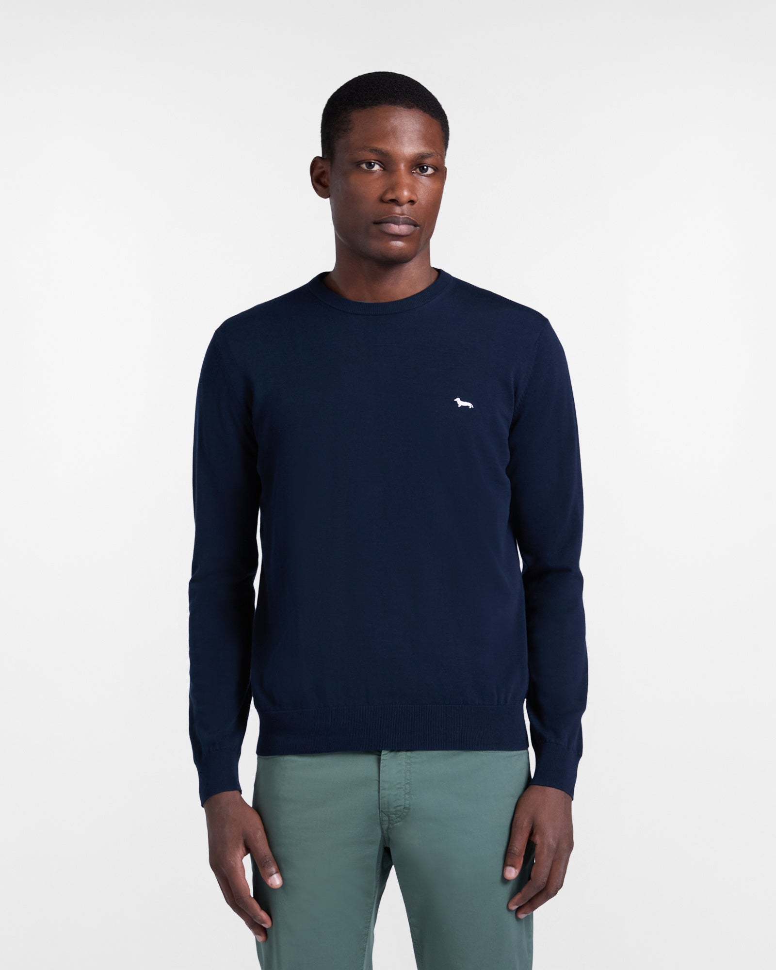 Maglione basic in cotone crepe Harmont&Blaine HRQ770031076 801, dettaglio del tessuto e design semplice.