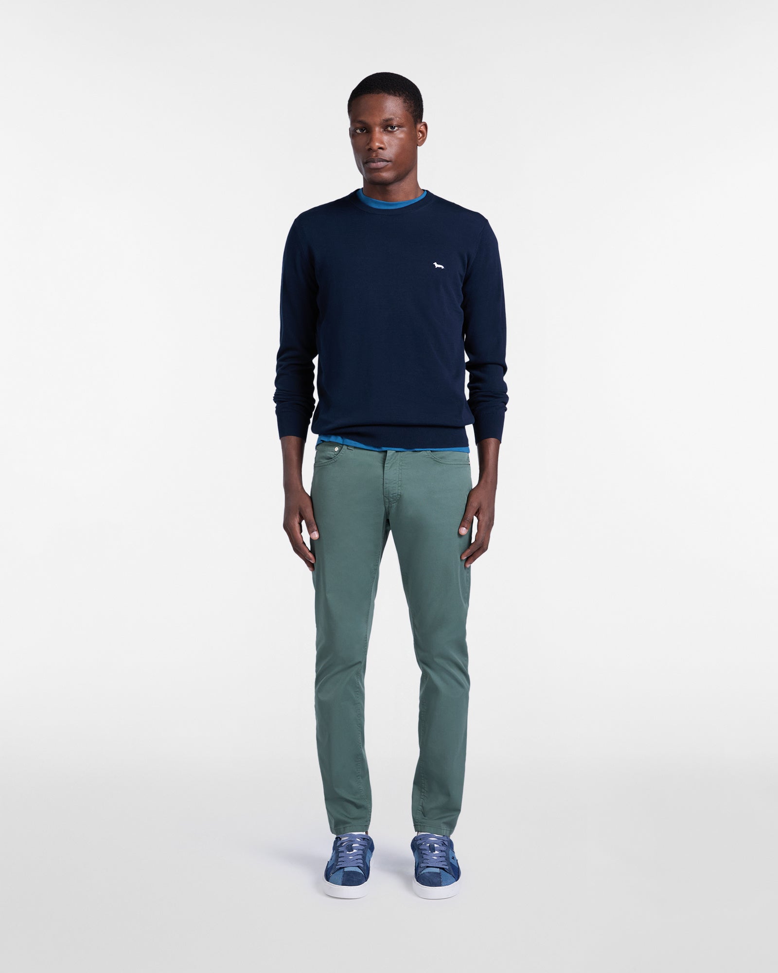 Maglione basic in cotone crepe Harmont&Blaine HRQ770031076 801, dettaglio tessuto e vestibilità semplice.