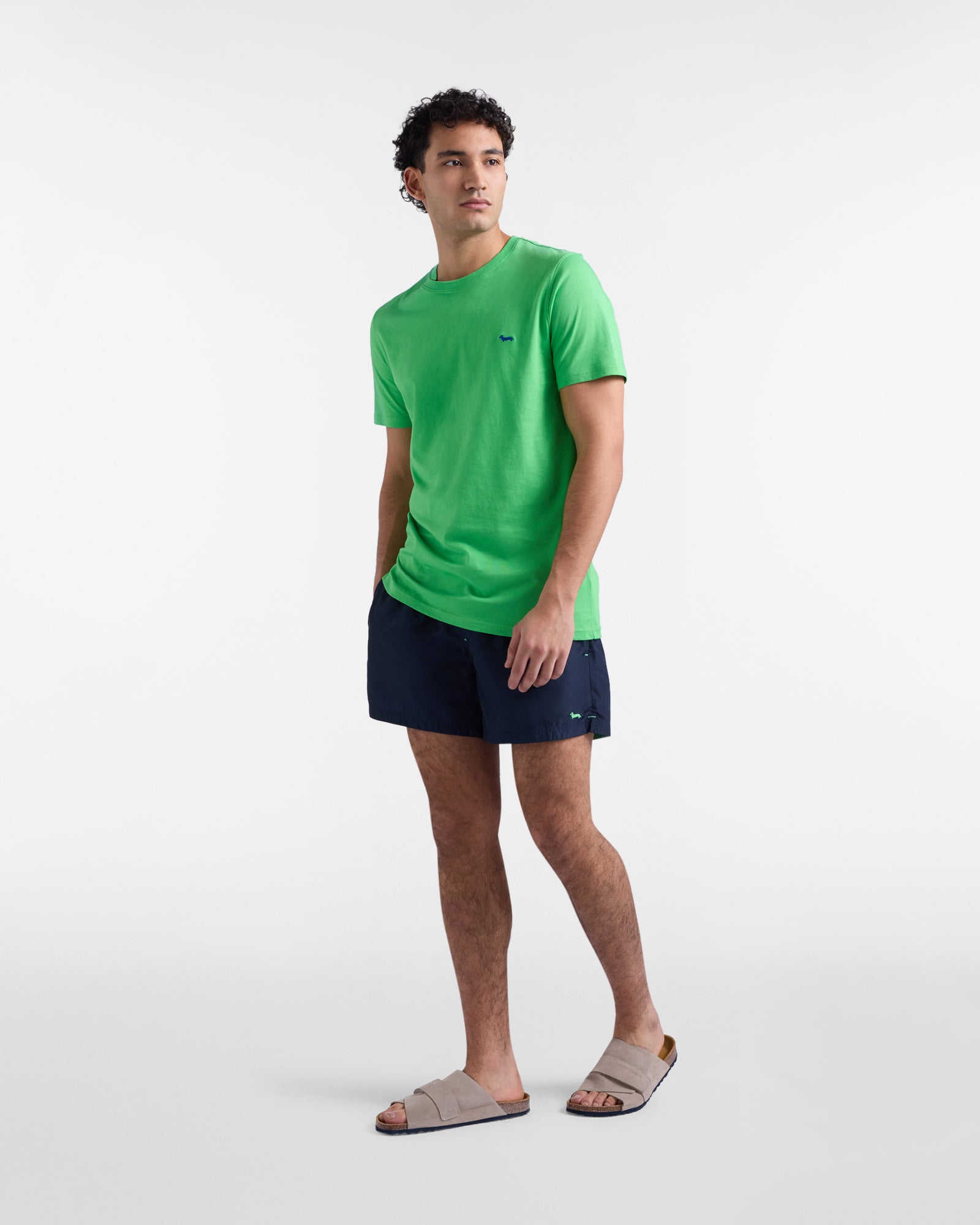 Maglietta basic Harmont&Blaine INQ001021055 616, tessuto morbido, colore neutro, design semplice e confortevole.