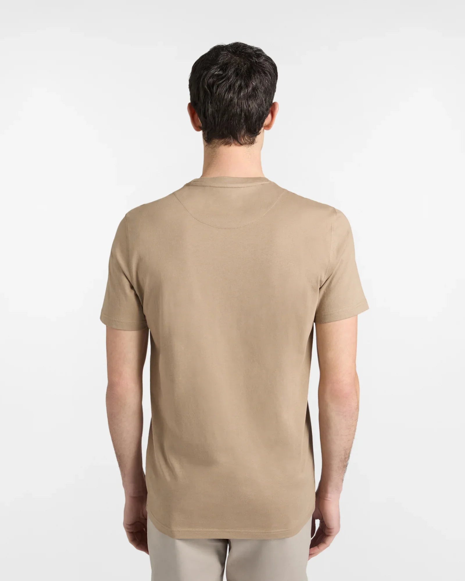 Maglietta uomo beige a maniche corte vista retro, abbigliamento casual elegante