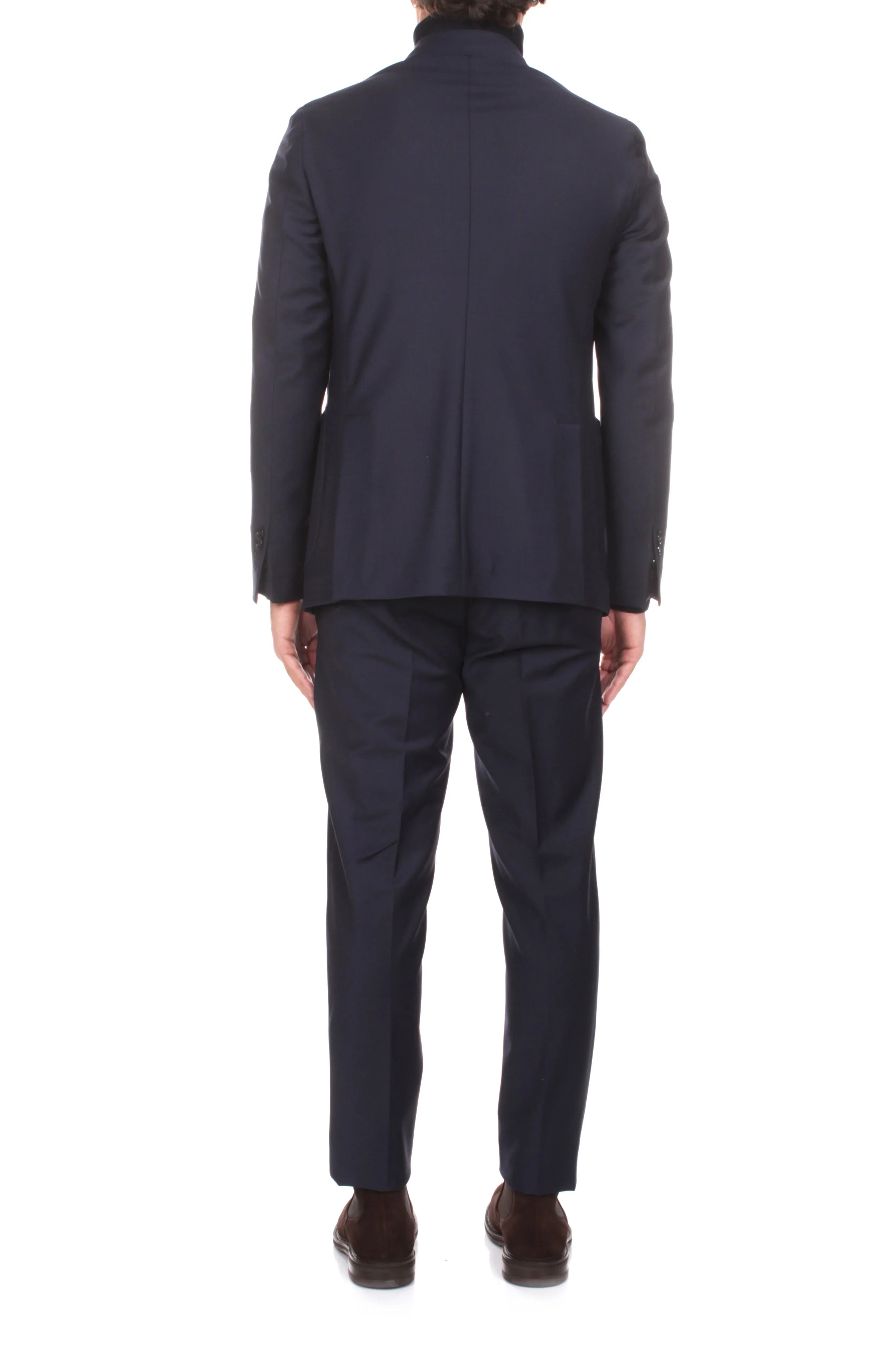 Abito elegante uomo blu scuro visto da dietro, completo sartoriale moderno