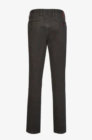 Pantaloni uomo neri in cotone, taglio dritto, vista posteriore, stile casual elegante