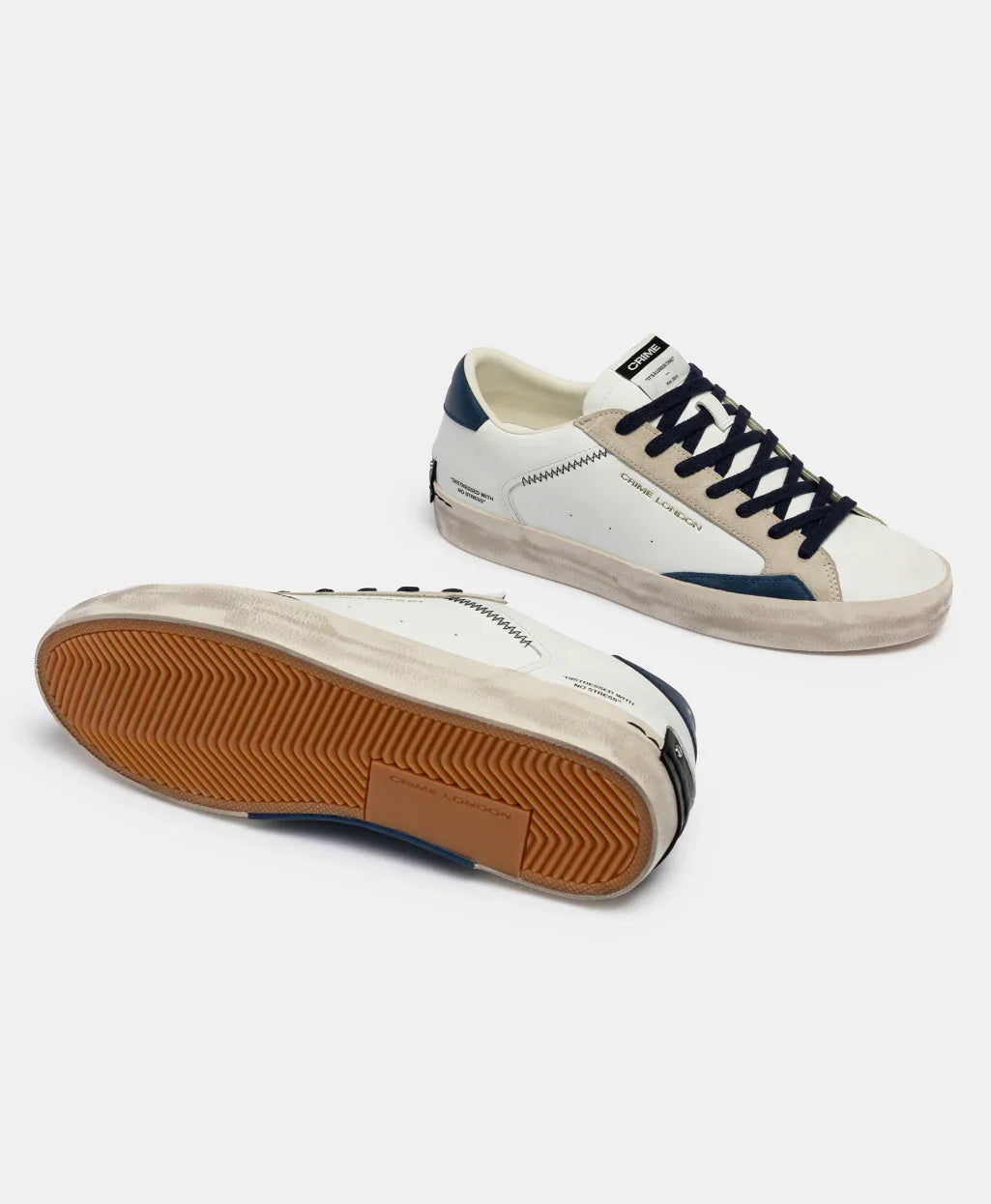 Sneakers uomo bianche e blu con dettagli suede, suola in gomma, stile casual elegante.