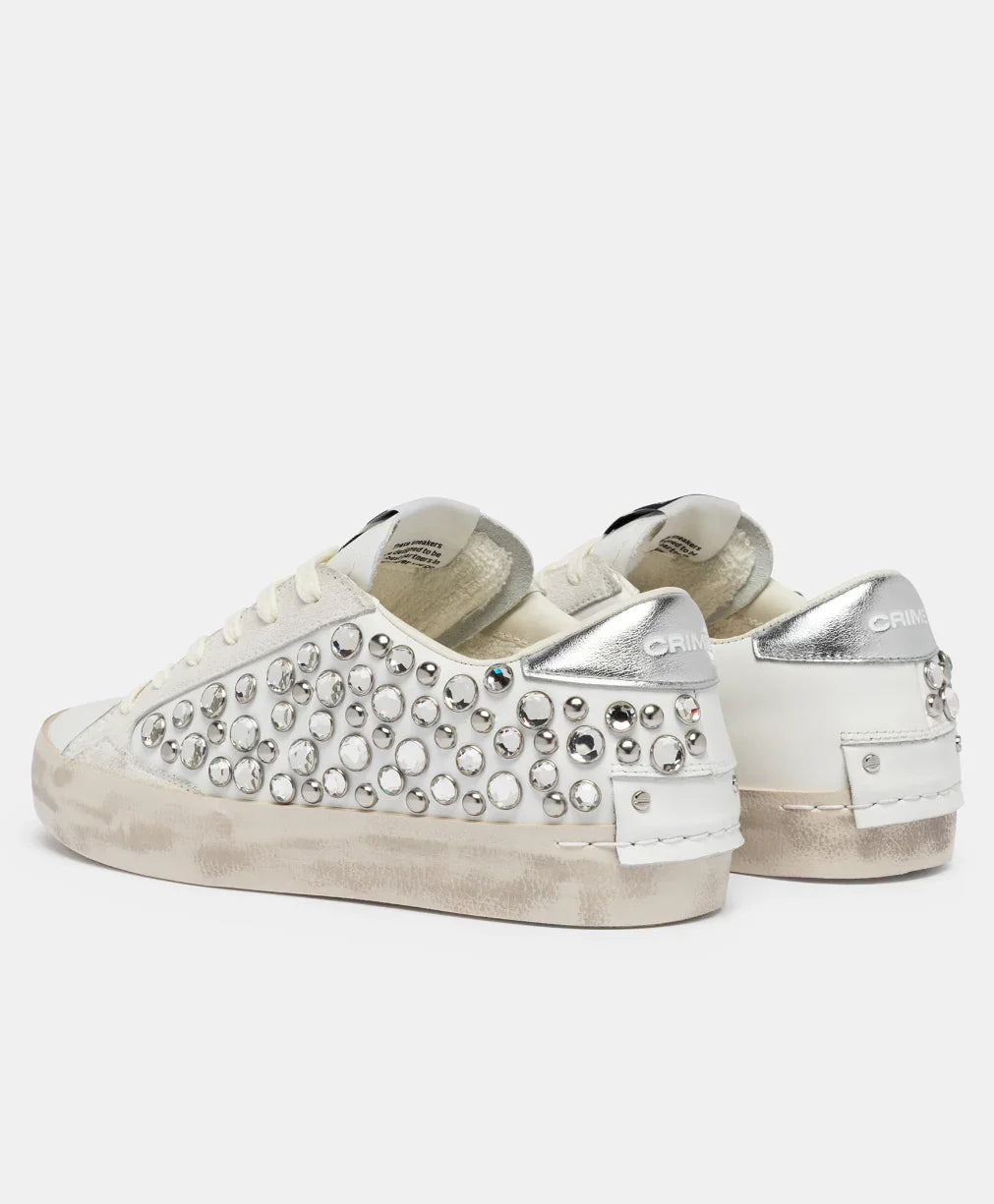 Sneakers donna bianche con borchie e dettagli argento, stile moda Made in Italy