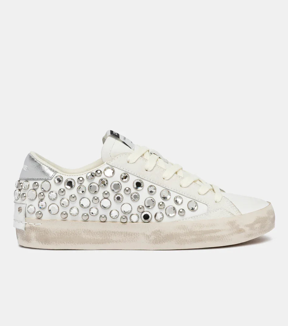 Sneaker bassa donna bianca con borchie argento e suola vintage, moda Made in Italy