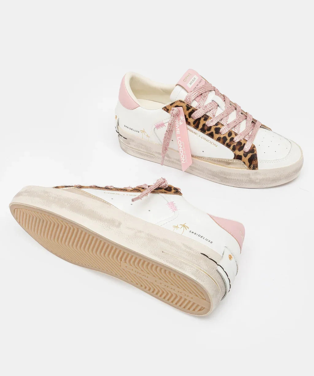 Sneakers donna bianche con dettagli rosa e leopardati, lacci glitterati, suola vintage.