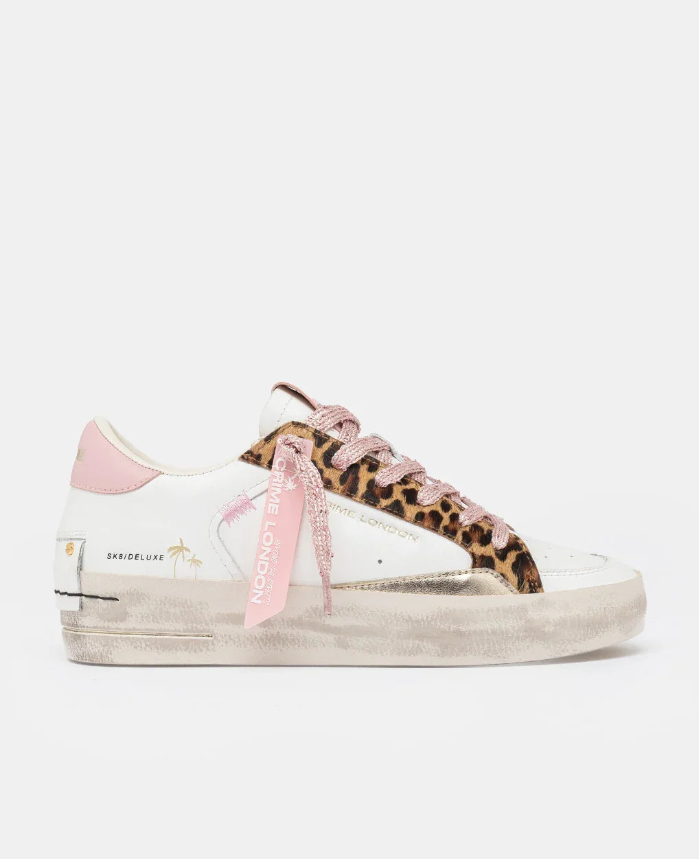 Sneaker donna bianca con dettagli leopardati, rosa e dorati, lacci rosa, suola vintage.