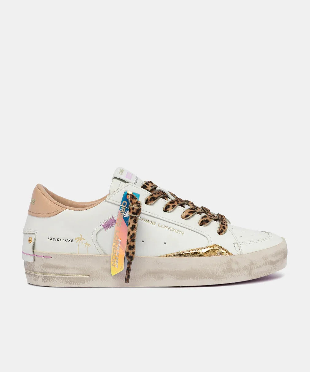 Sneaker bianca donna con dettagli oro, lacci leopardati e stampa palmizi, stile fashion