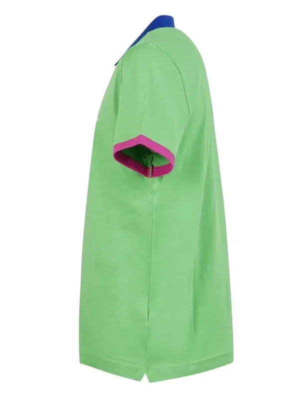 Polo verde da uomo con colletto blu e bordo manica rosa, moda primavera estate