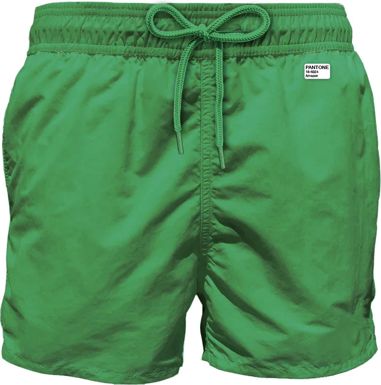 Costume da bagno uomo verde con coulisse e logo Pantone fronte.
