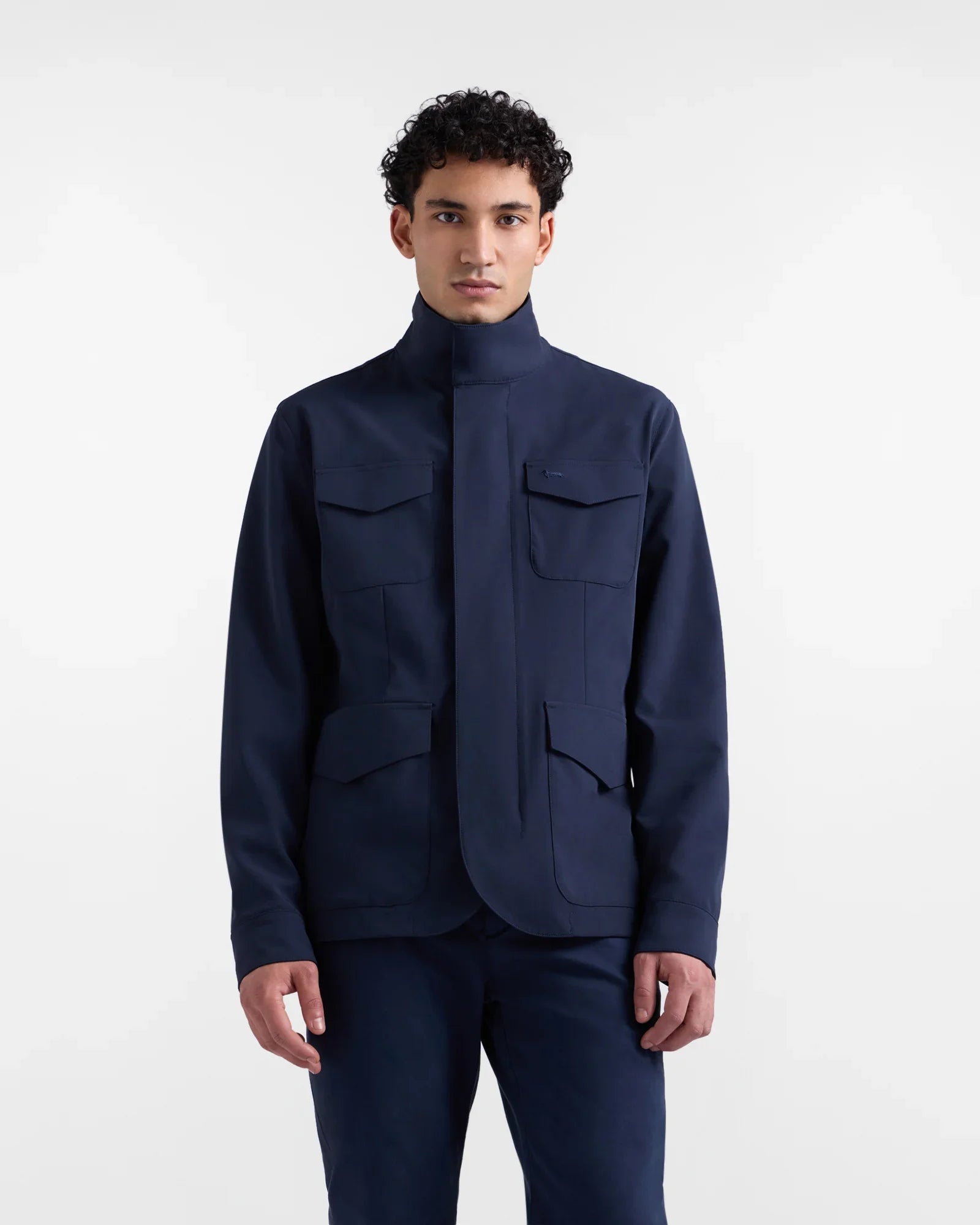 Giacca uomo blu navy elegante con tasche frontali, stile casual, moda abbigliamento uomo