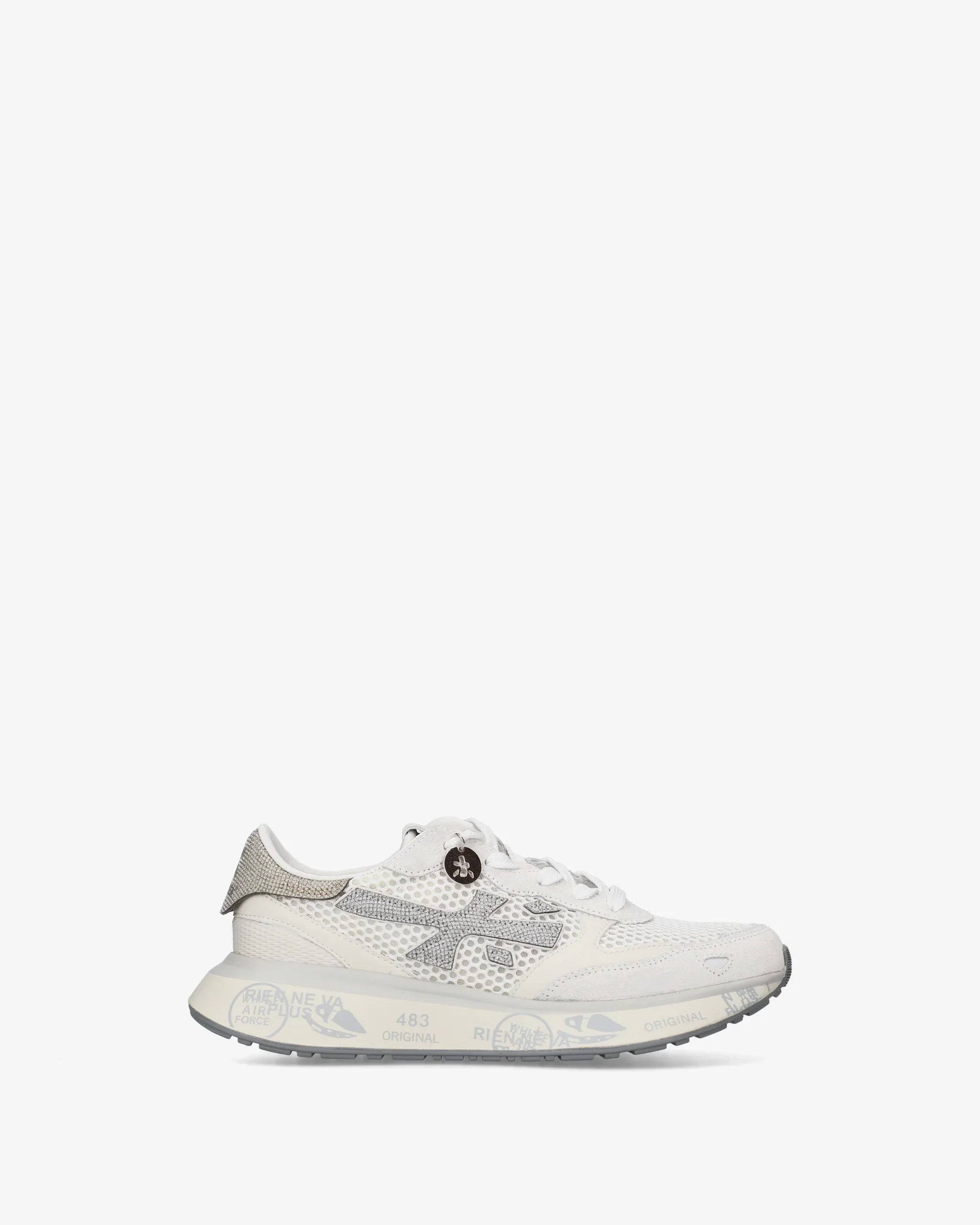Sneaker bianca da uomo in mesh e pelle con suola platform e dettagli grigi, stile casual.