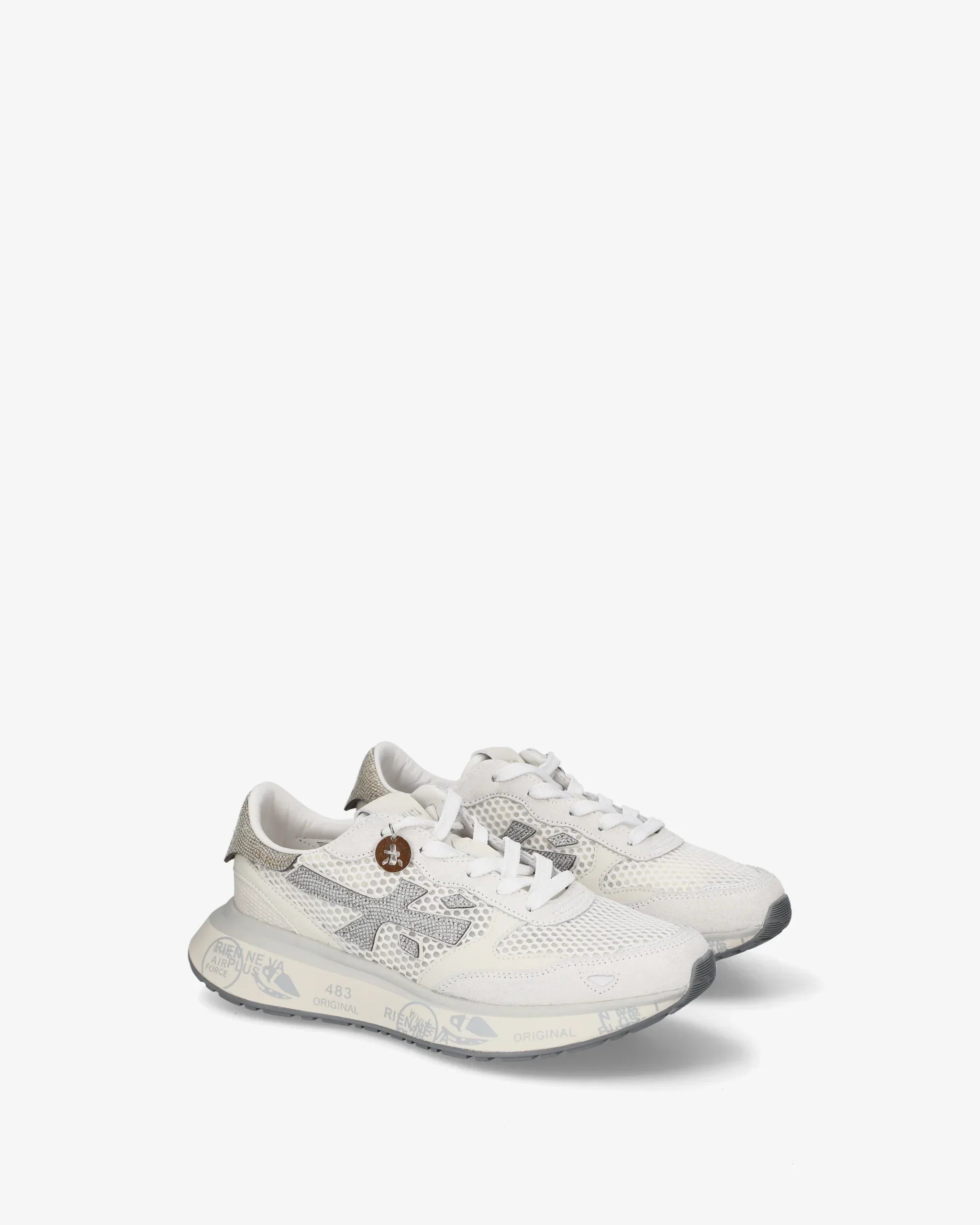 Sneakers bianche da uomo e donna in tessuto tecnico e pelle, suola spessa decorata, stile moderno