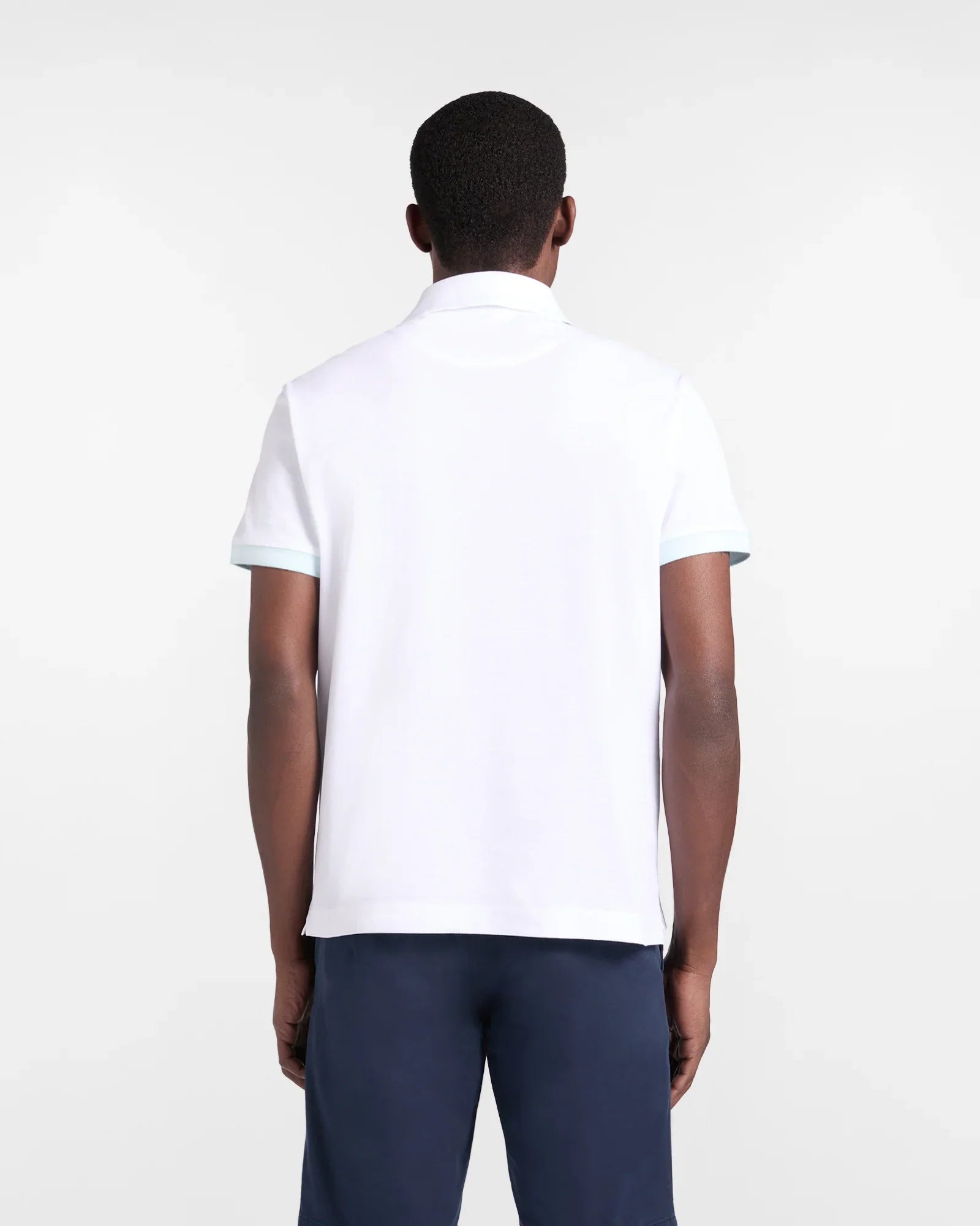 Polo bianca uomo manica corta vista posteriore, abbigliamento estivo casual elegante