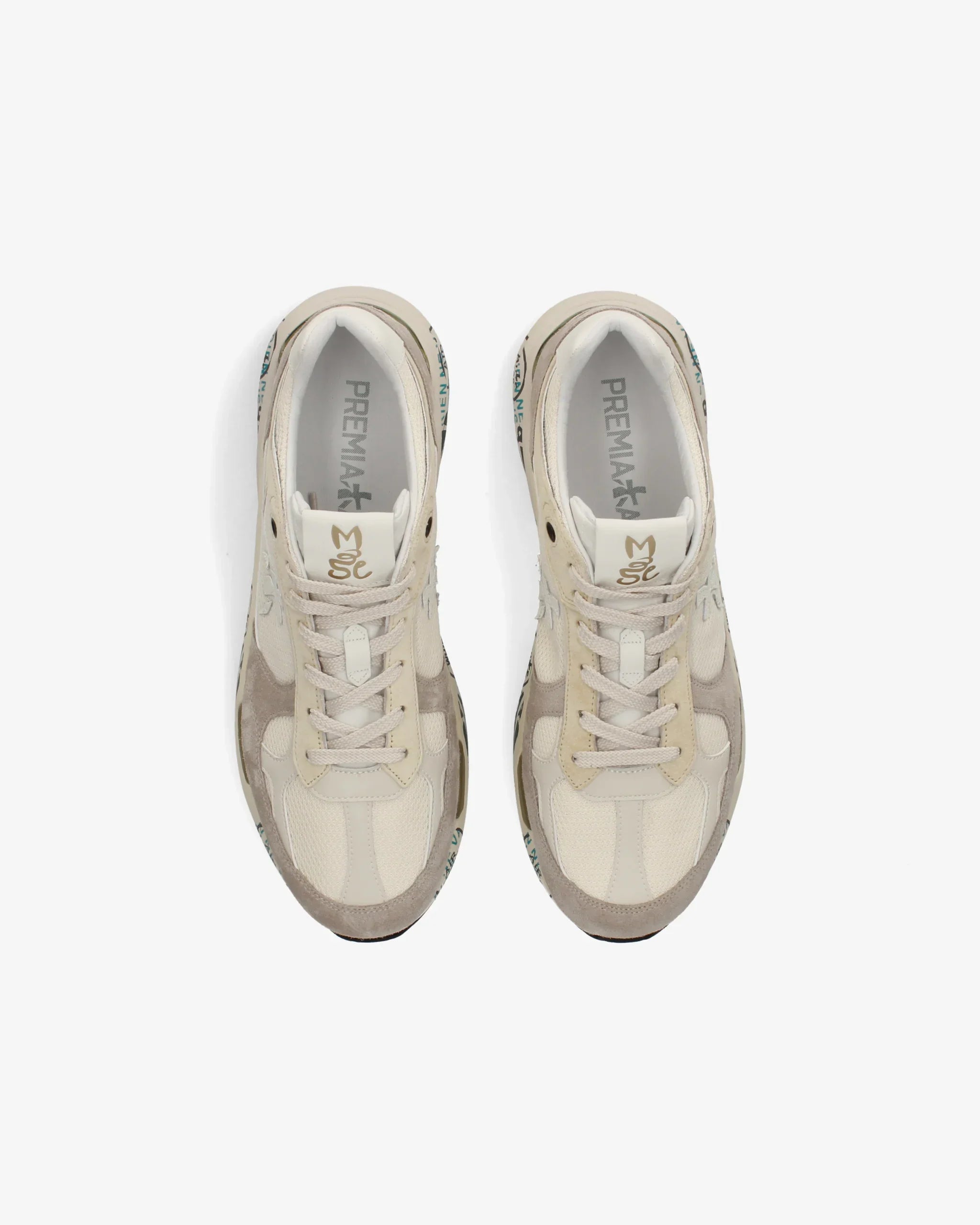 Sneakers beige uomo in pelle e tessuto, dettaglio logo Premiata, vista dall'alto su sfondo bianco