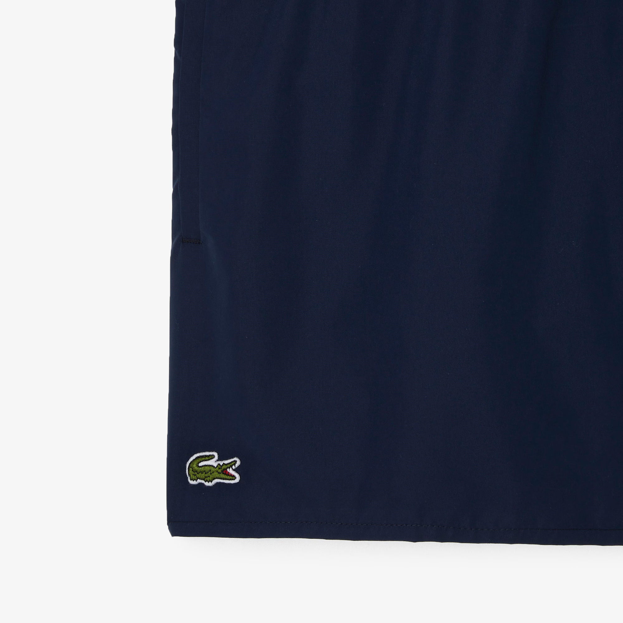 Costume da bagno quick-dry LACOSTE MH6270 802 con stampa nautica, stile sportivo e tessuto leggero, ideale per il mare.