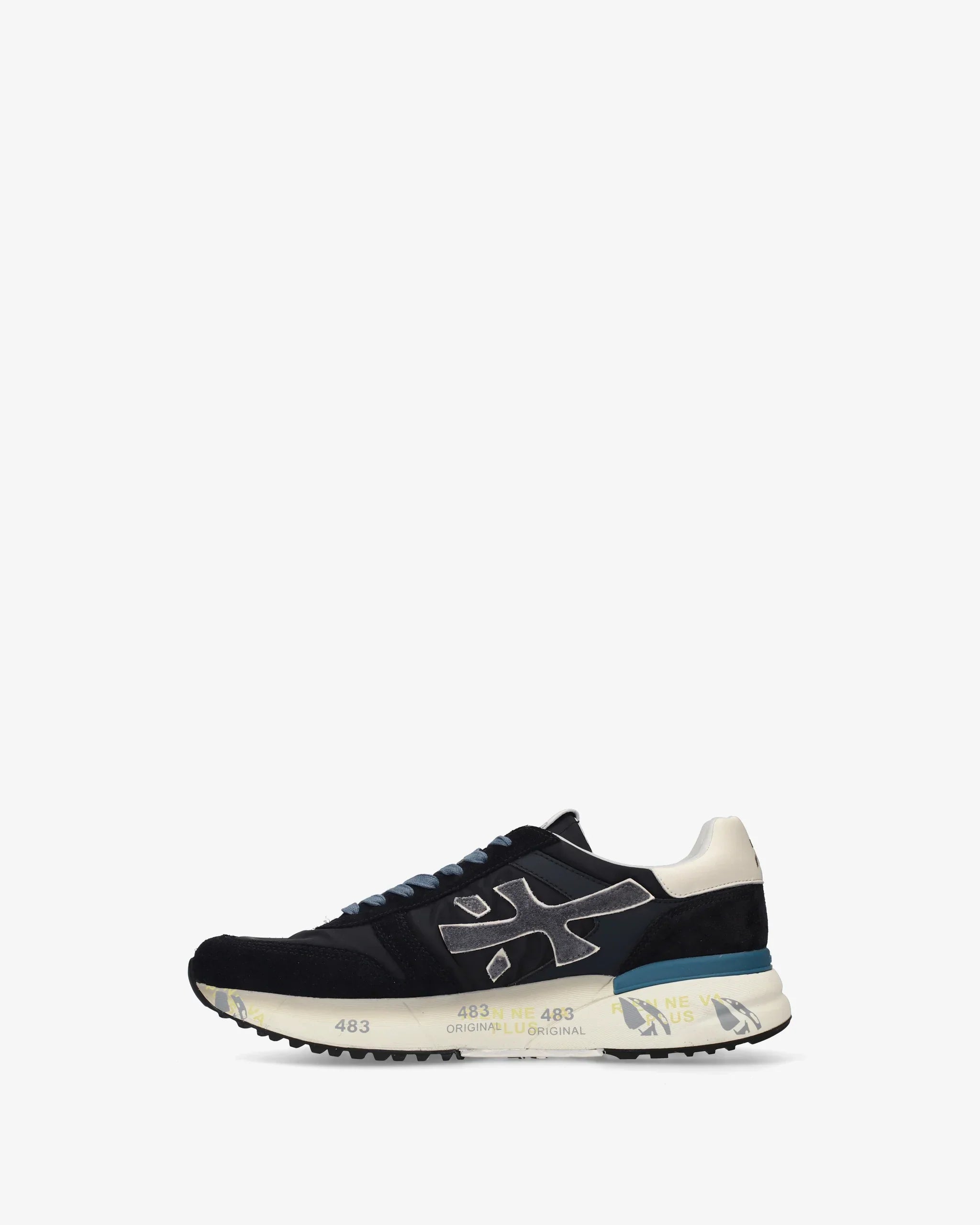 Sneaker uomo nera con dettagli grigi, suola bianca con stampa, stile casual moda