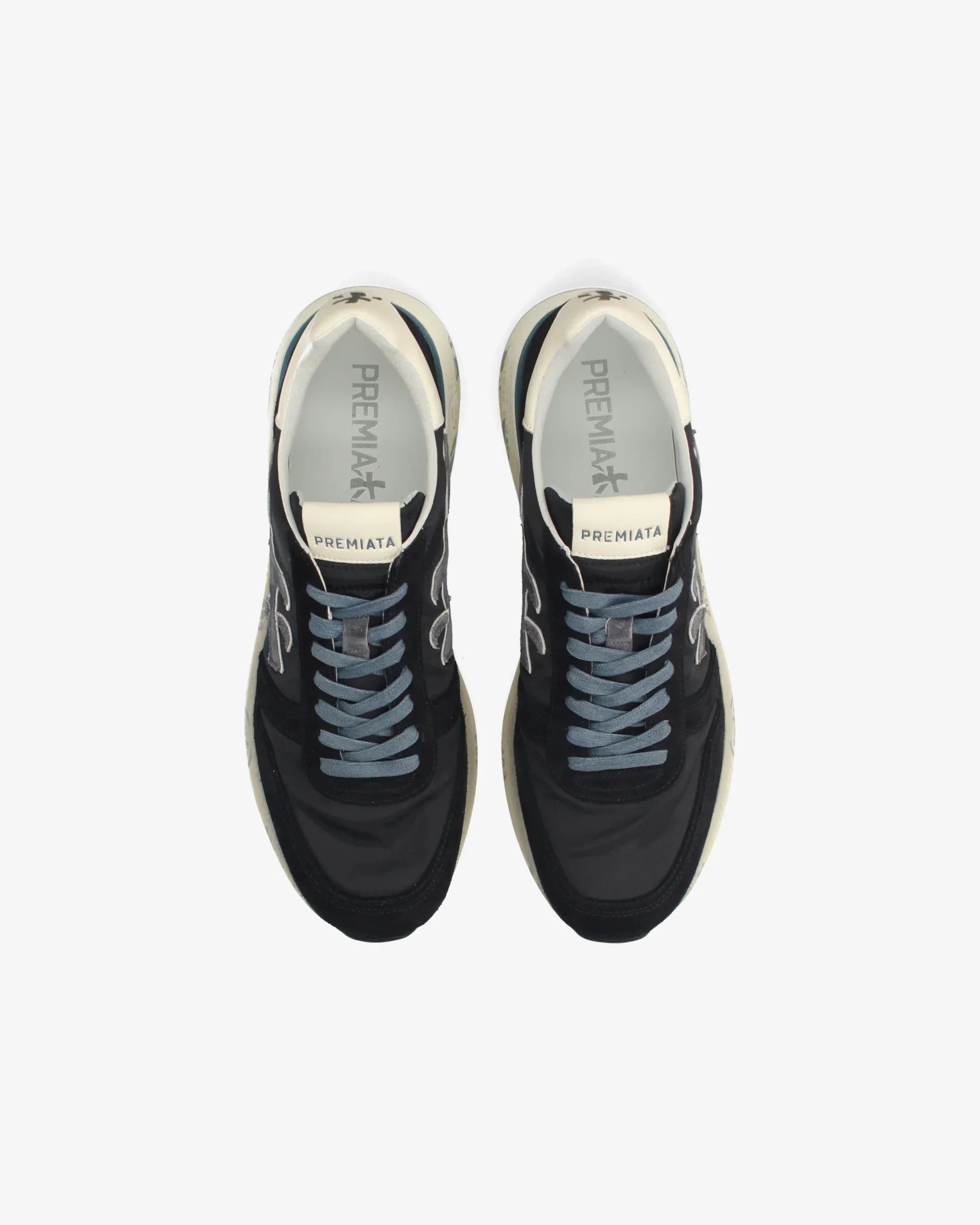 Sneakers uomo nere con dettagli bianchi e lacci azzurri, vista dall'alto, Premiata