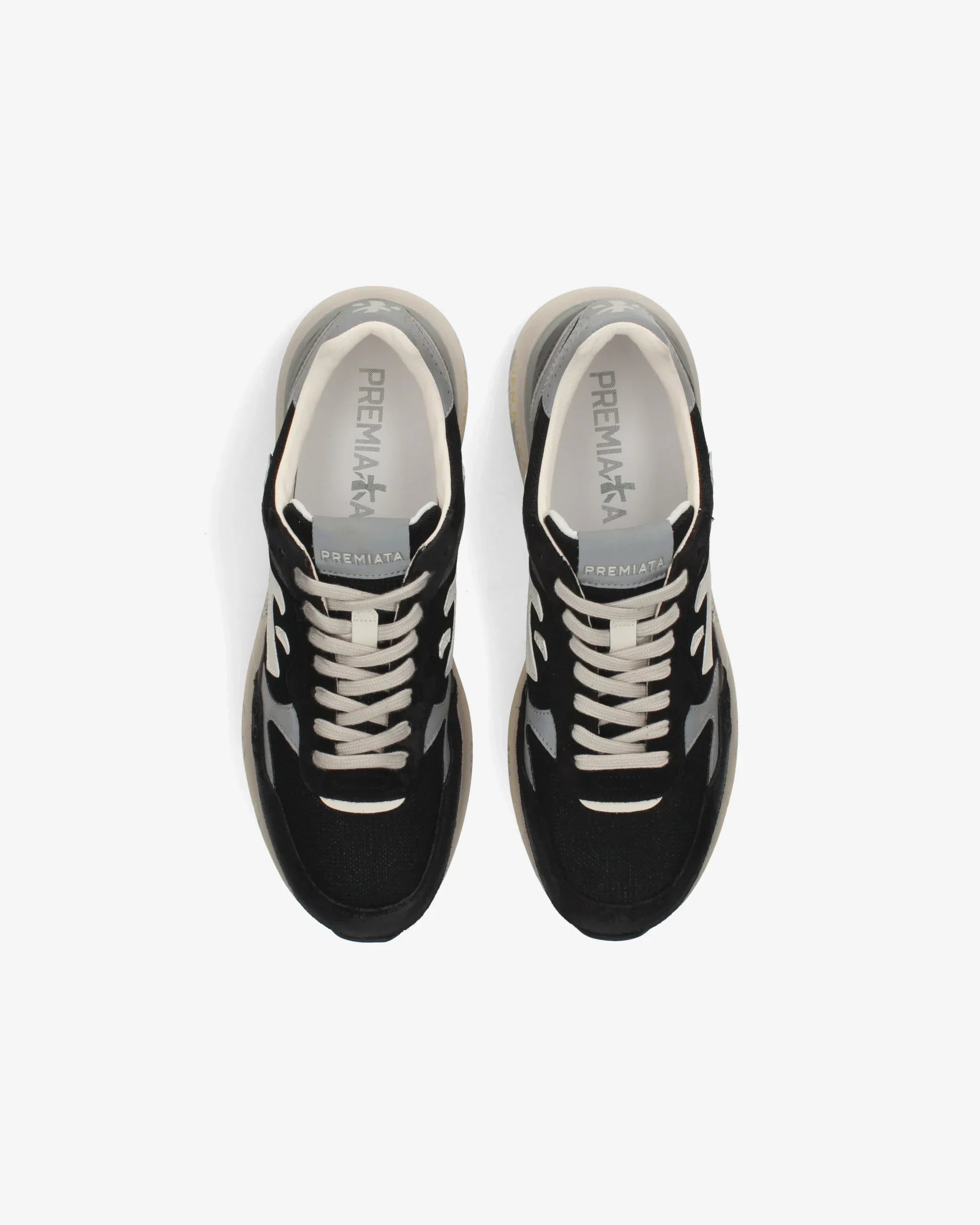 Sneakers uomo nere e grigie Premiata in pelle e tessuto, viste dall'alto su sfondo bianco