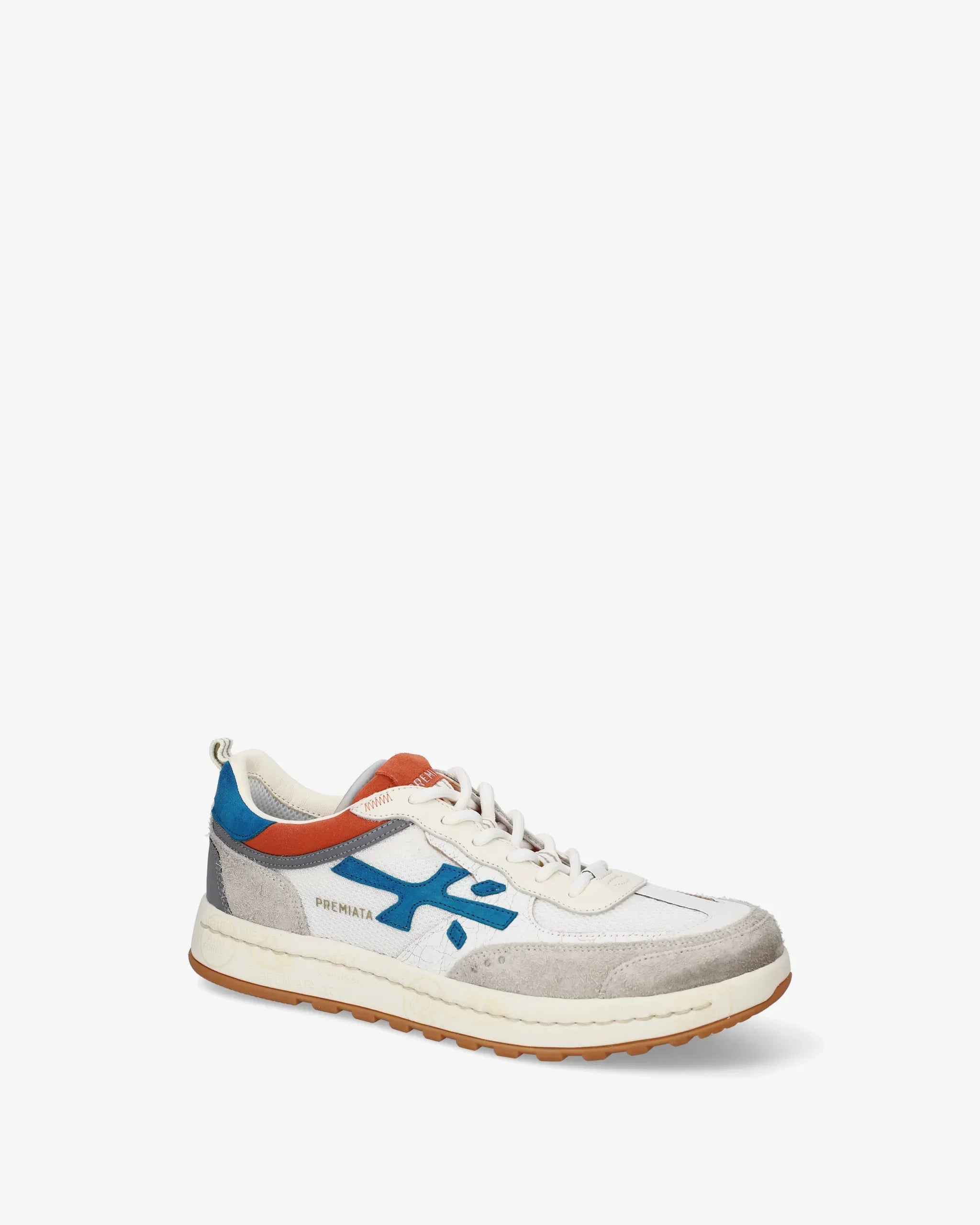 Sneaker uomo Premiata bianca con dettagli blu, arancioni e grigi, suola in gomma, stile casual