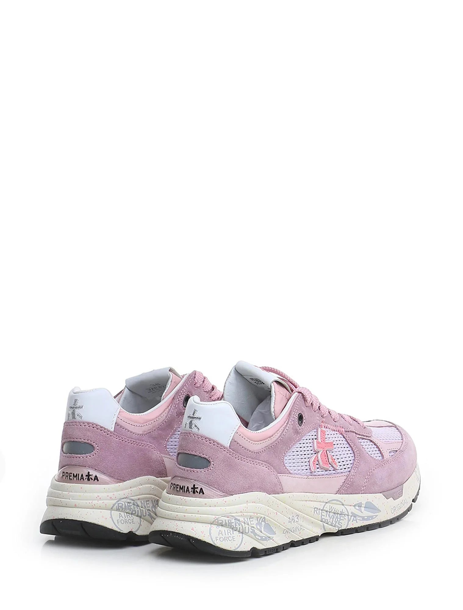Sneakers rosa in suede e tessuto mesh, dettagli bianchi, suola chunky decorata.