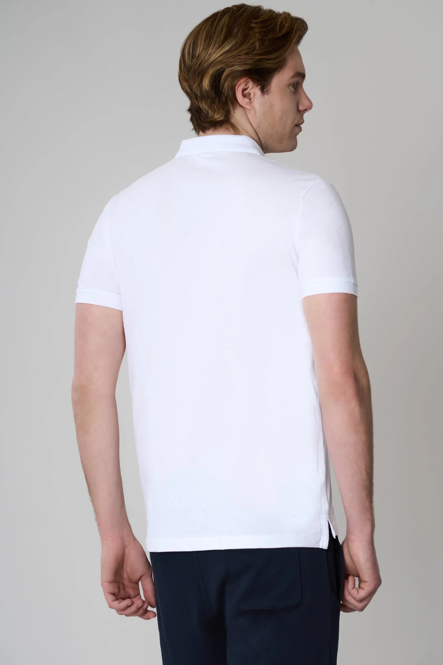 Polo uomo bianca maniche corte vista retro, stile casual estivo elegante