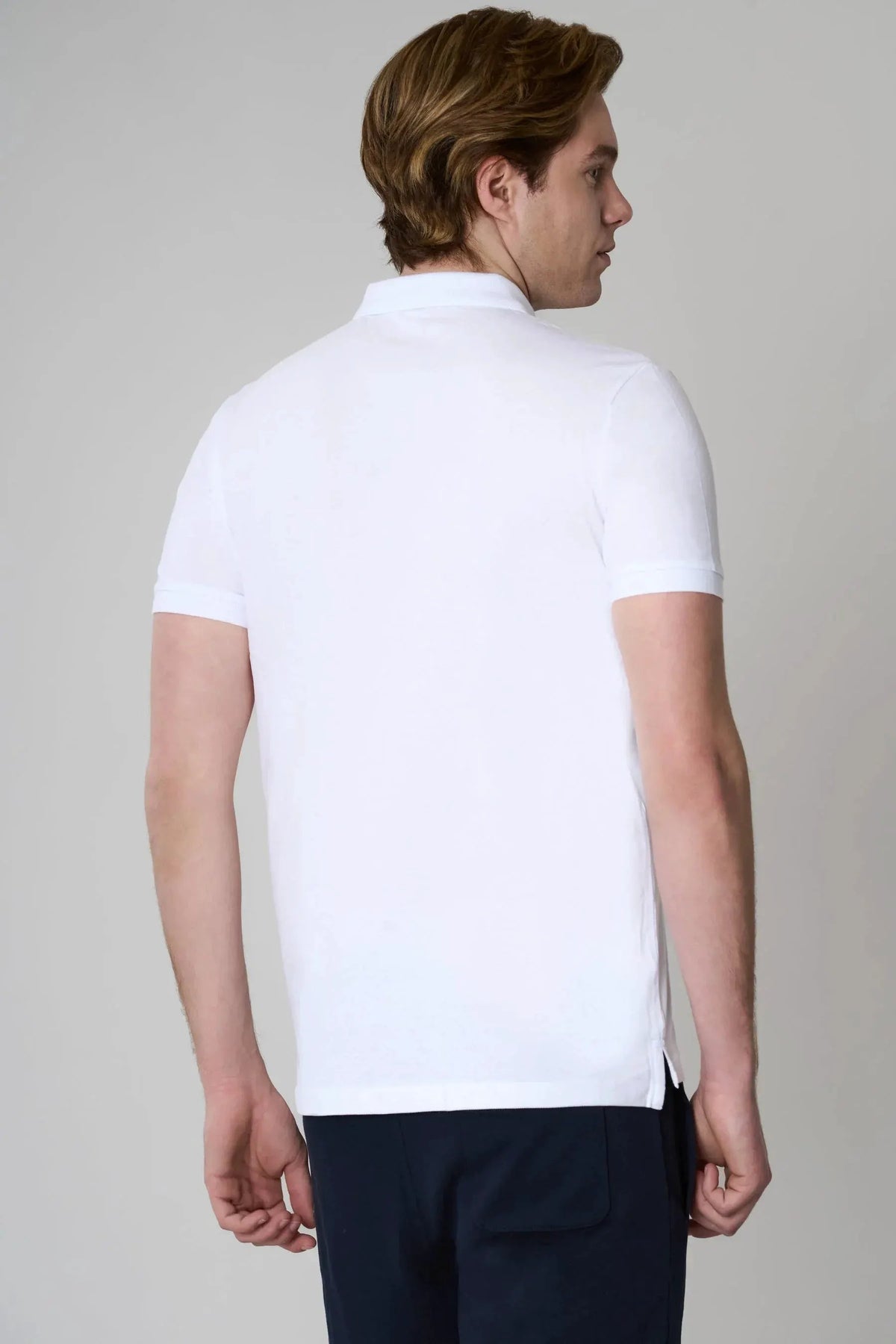 Polo uomo bianca maniche corte vista retro, stile casual estivo elegante