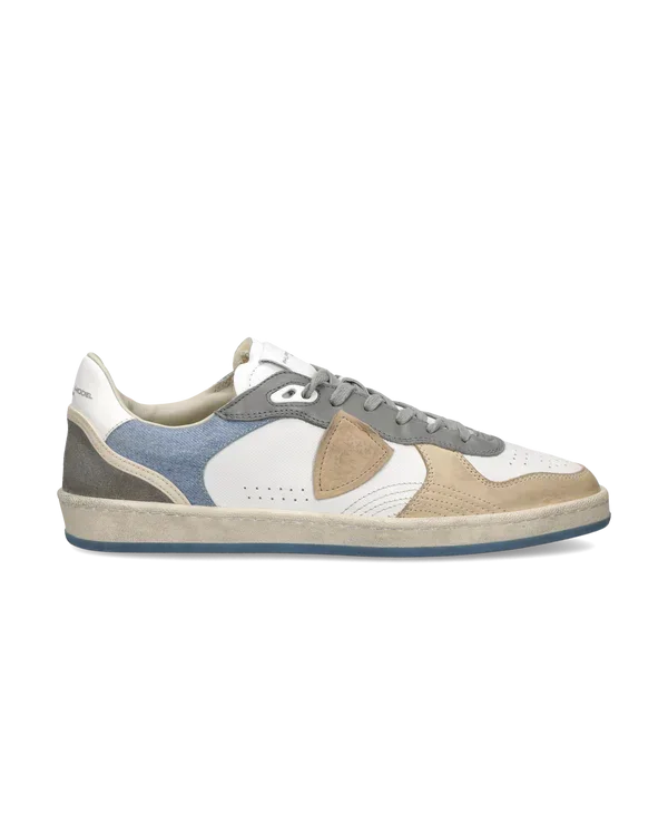 Sneaker uomo multicolore in pelle e camoscio con inserti beige, grigi e blu, suola bassa