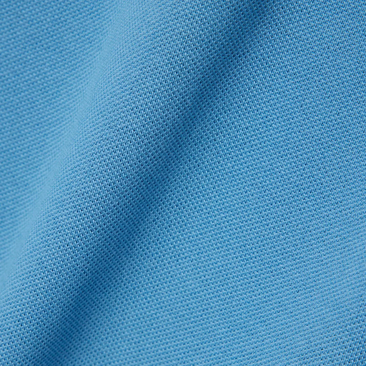Dettaglio tessuto piqué azzurro, macro primo piano morbido per abbigliamento uomo donna