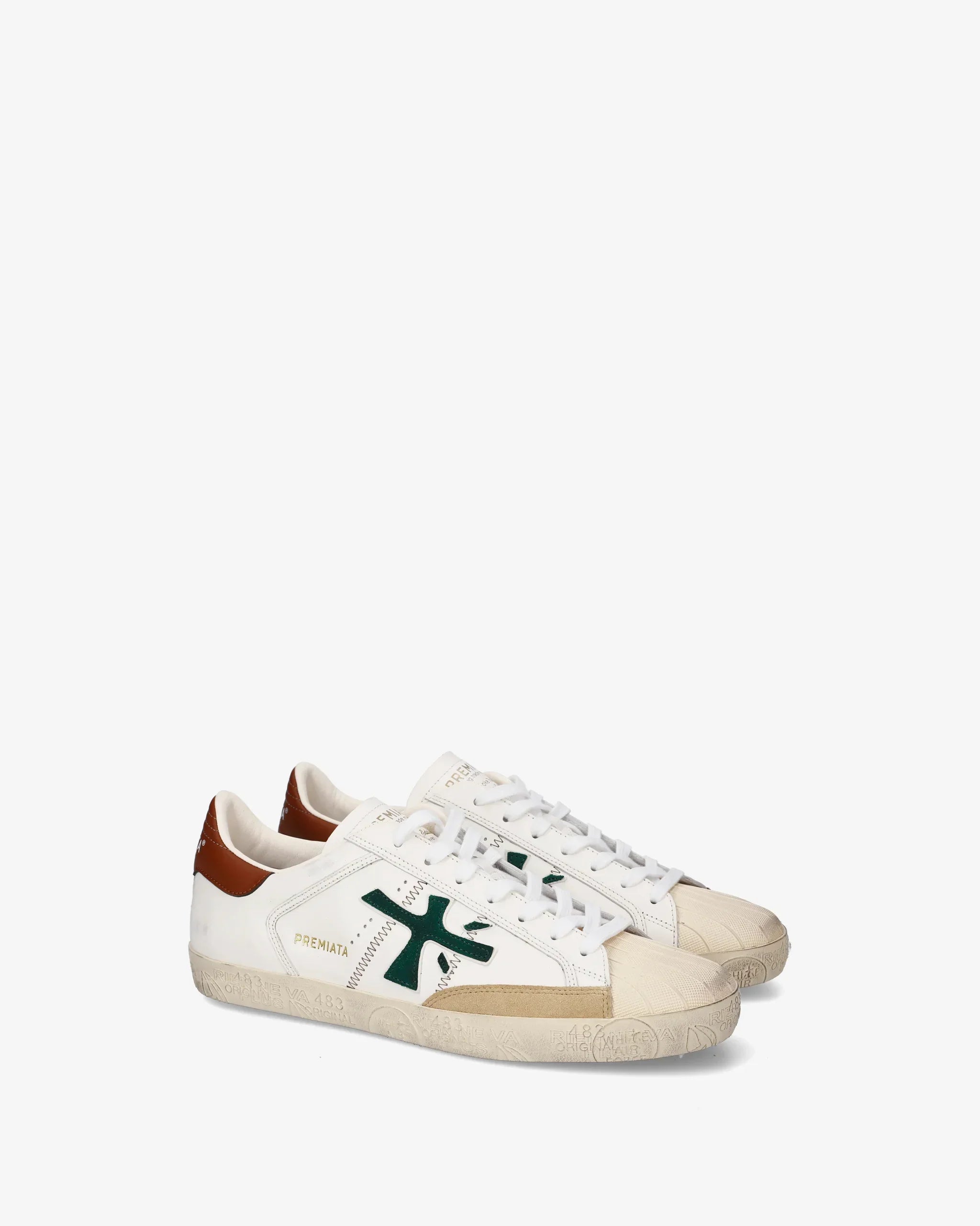 Sneakers uomo bianche con dettagli verdi e tallone marrone, design casual moderno