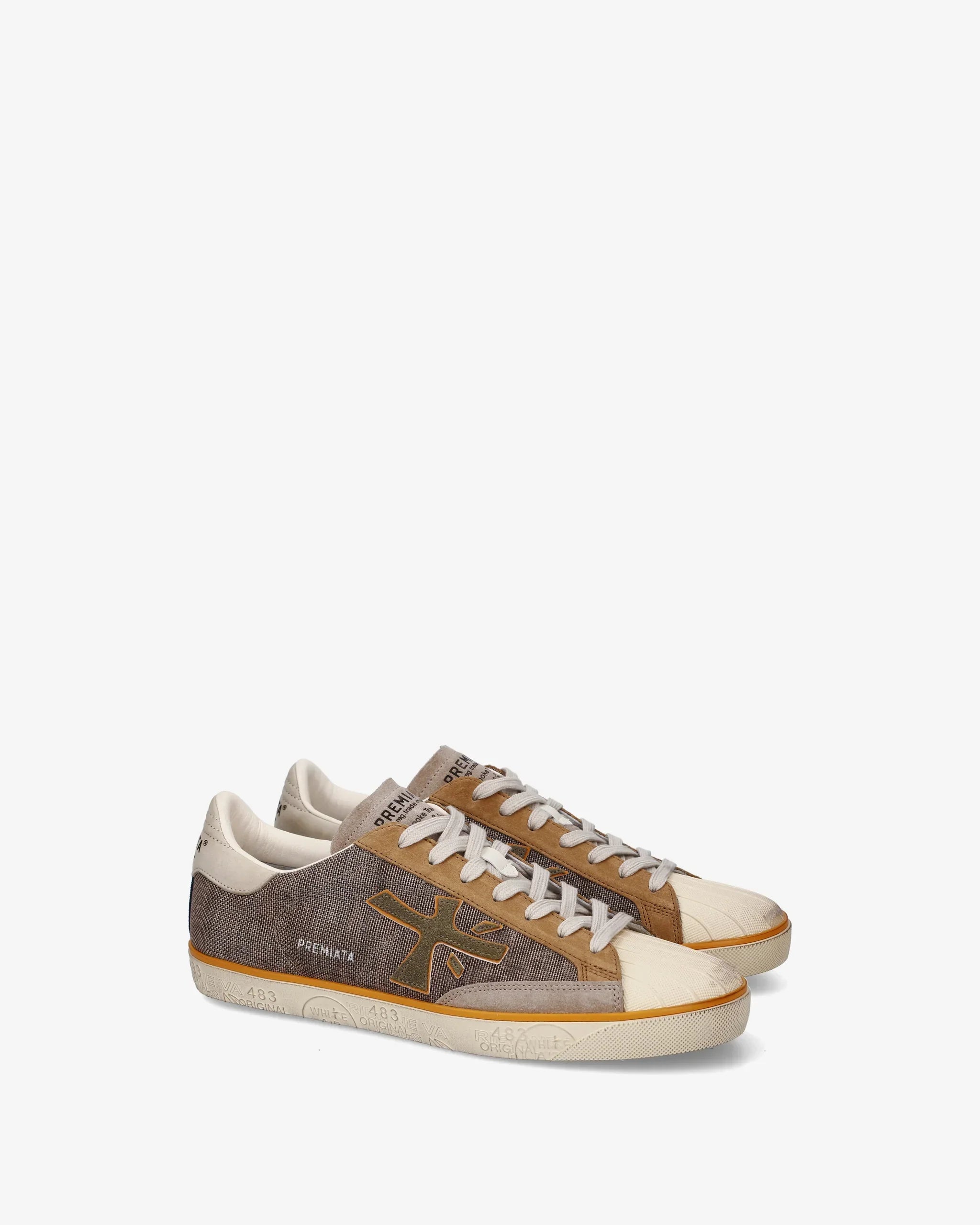 Sneakers uomo marroni e beige Premiata, in tessuto e pelle, stile casual, fondo bianco.