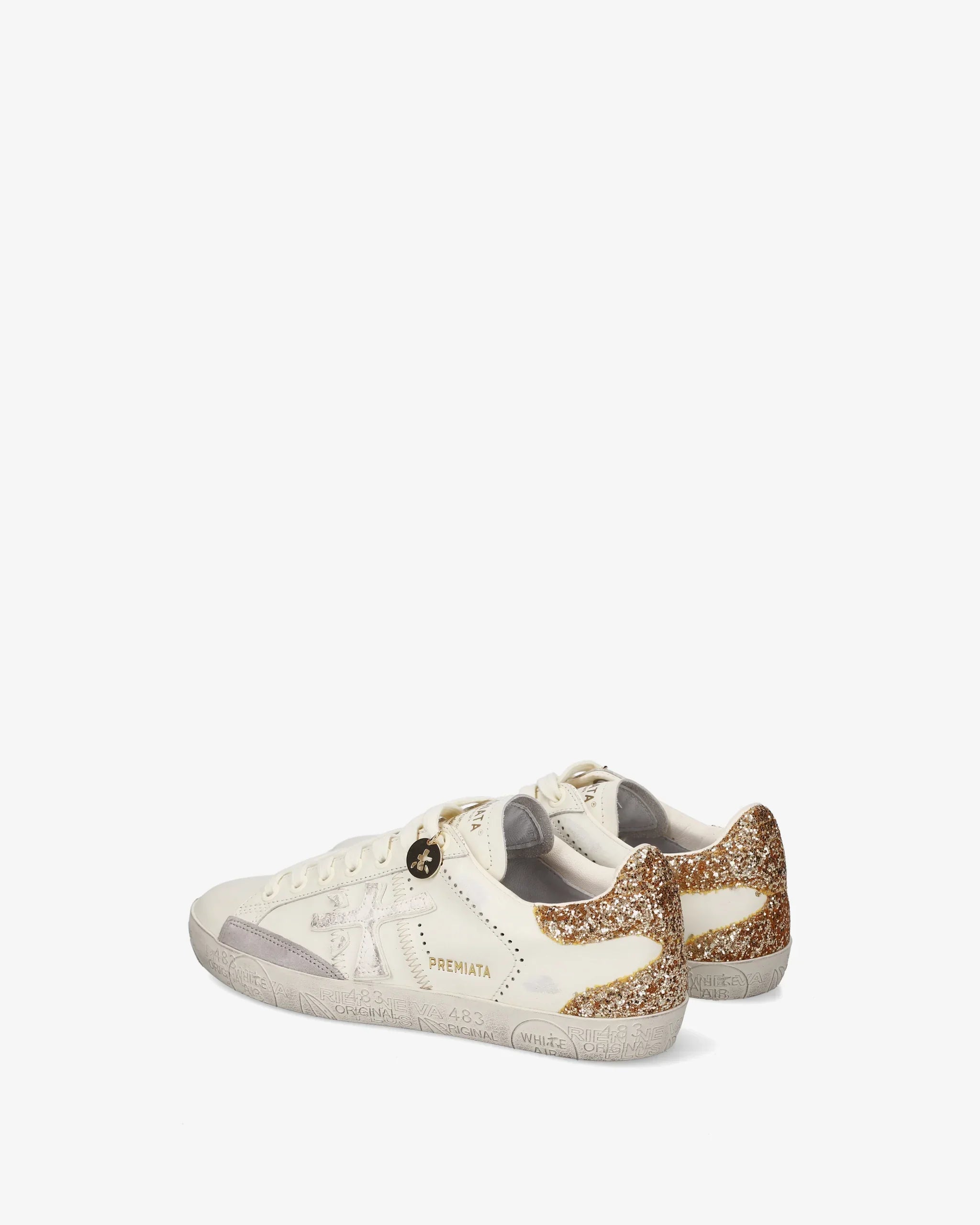 Sneakers donna color panna con dettagli glitter oro e logo laterale Premiata, stile casual elegante.