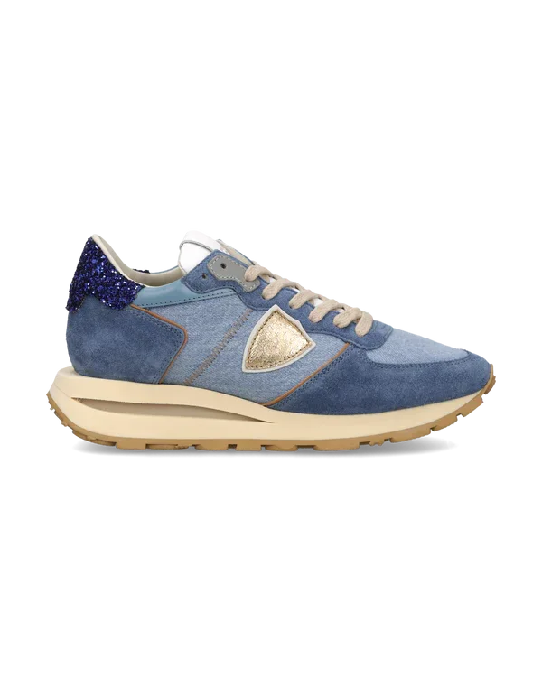 Sneaker uomo in suede blu e celeste con inserto glitterato e suola beige, stile casual moda