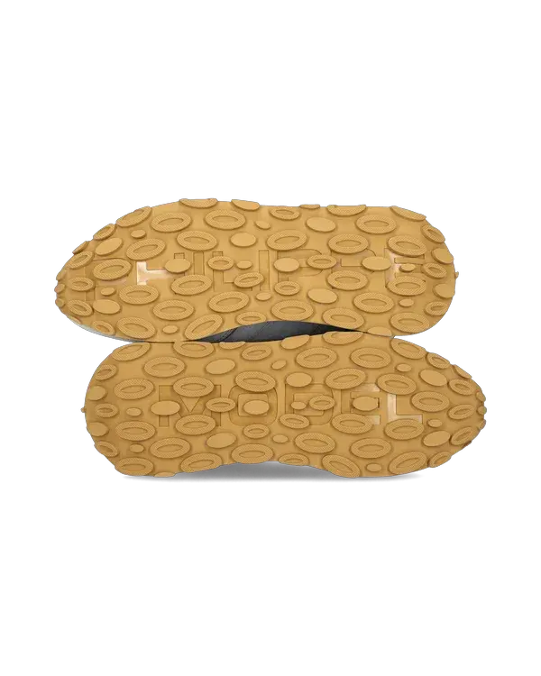 Suole scarpe uomo con motivo ovale in gomma beige, viste dall'alto, calzature moda