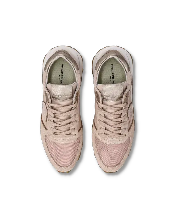 Sneakers da donna rosa chiaro Philippe Model, tomaia in suede e mesh, vista dall'alto.