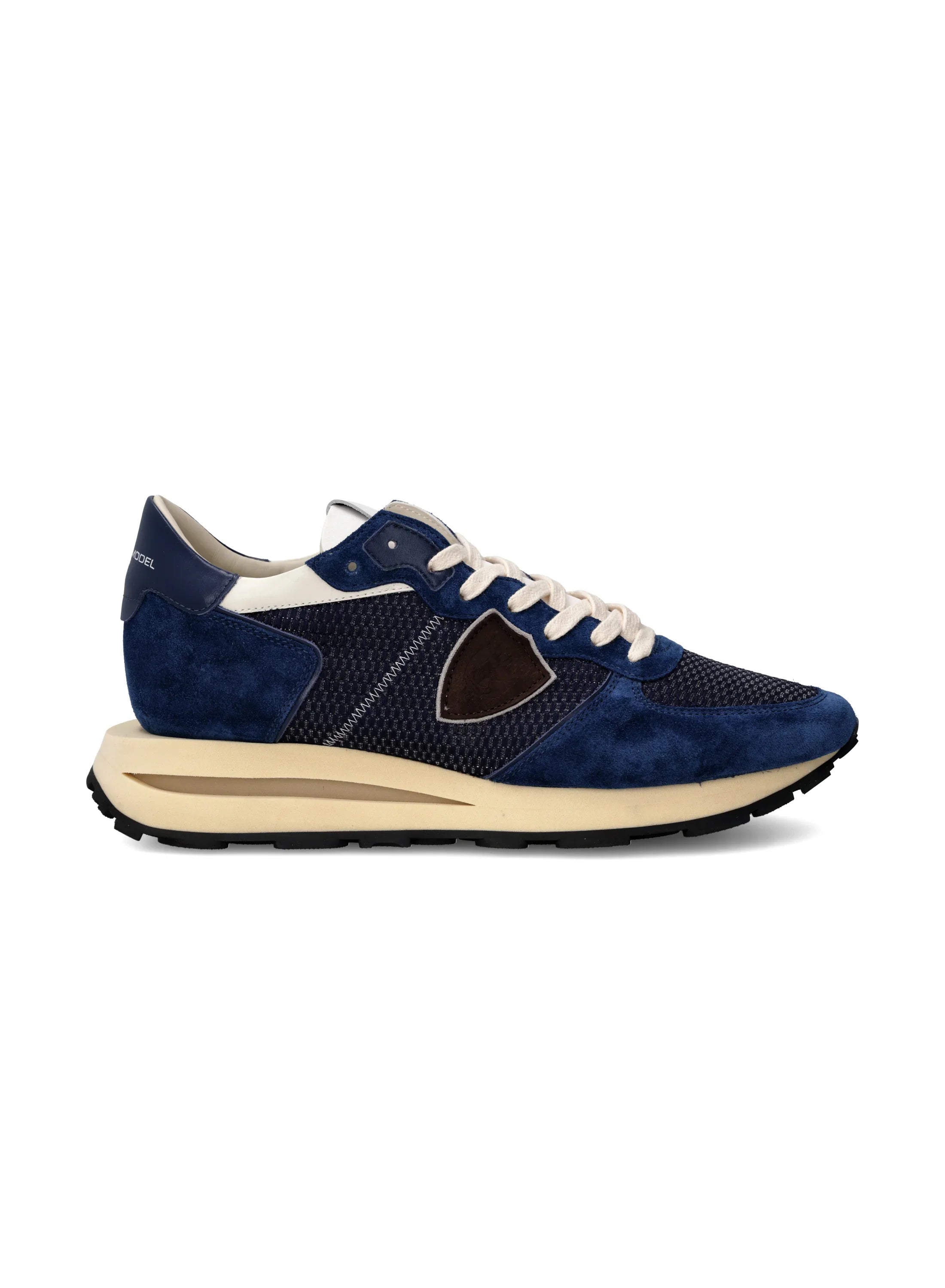 Sneaker uomo in suede e tessuto blu navy con suola beige, stile casual