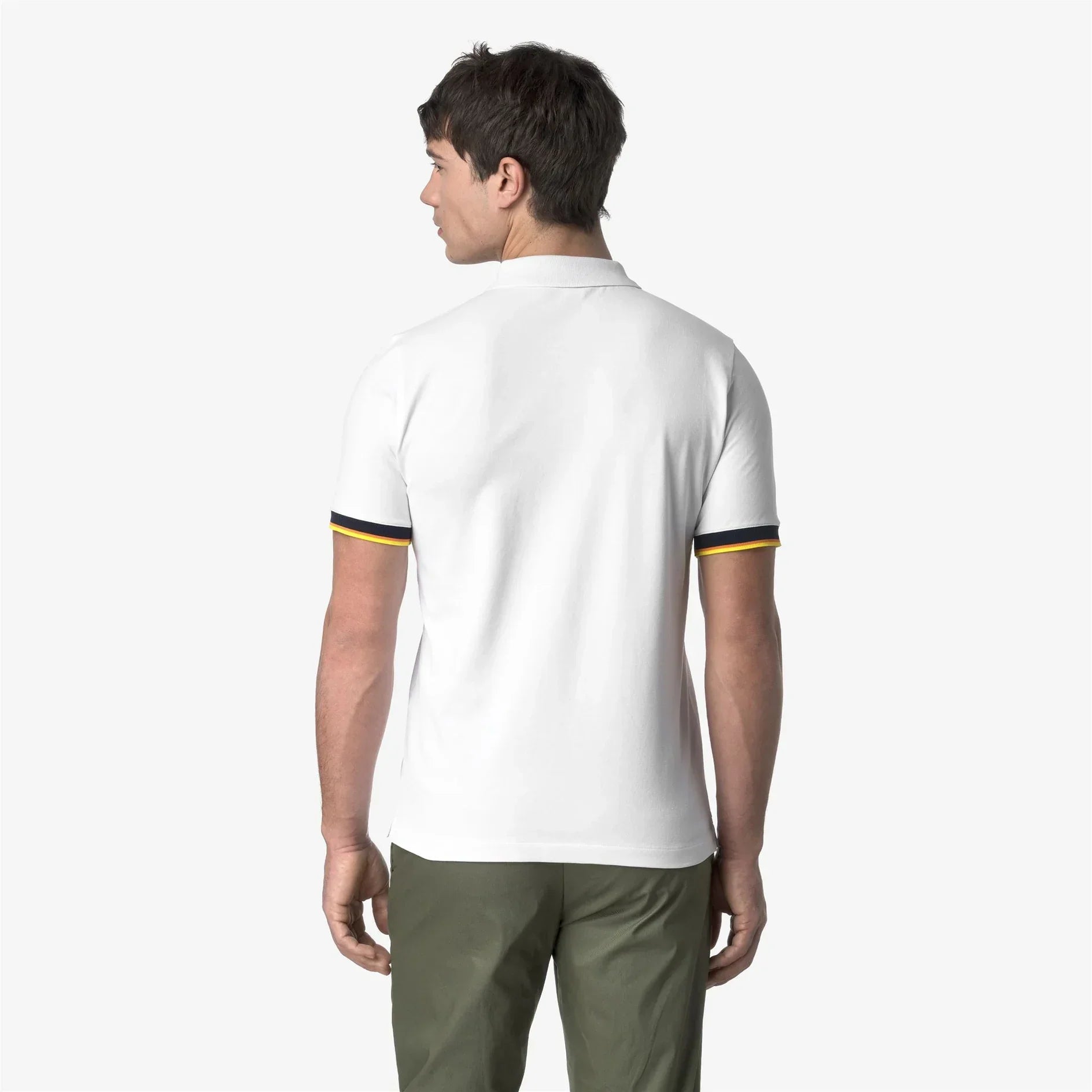 Polo uomo bianca maniche corte con bordo nero e giallo, stile casual, vista retro