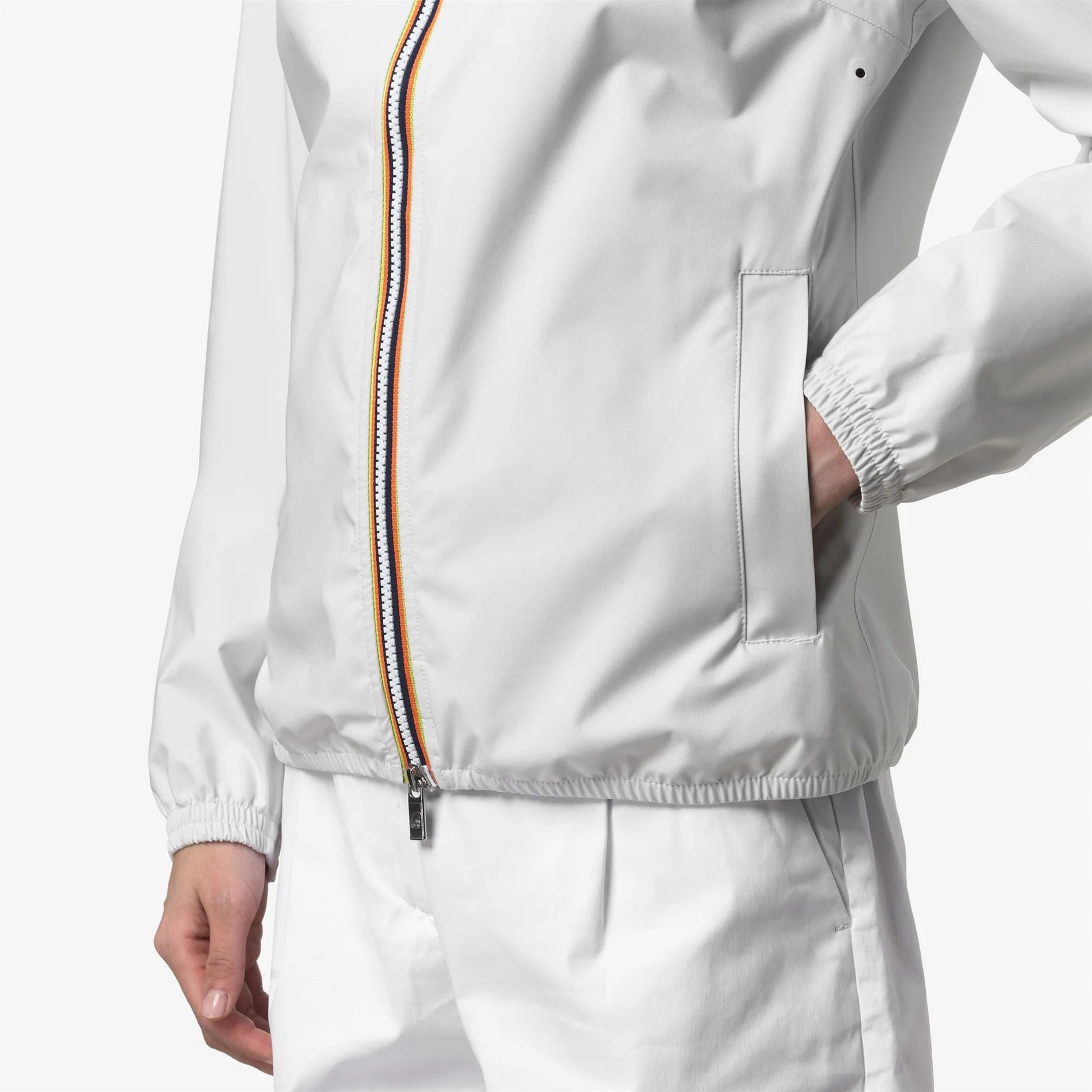 Giacca uomo bianca con zip multicolore e tasche, abbigliamento casual elegante
