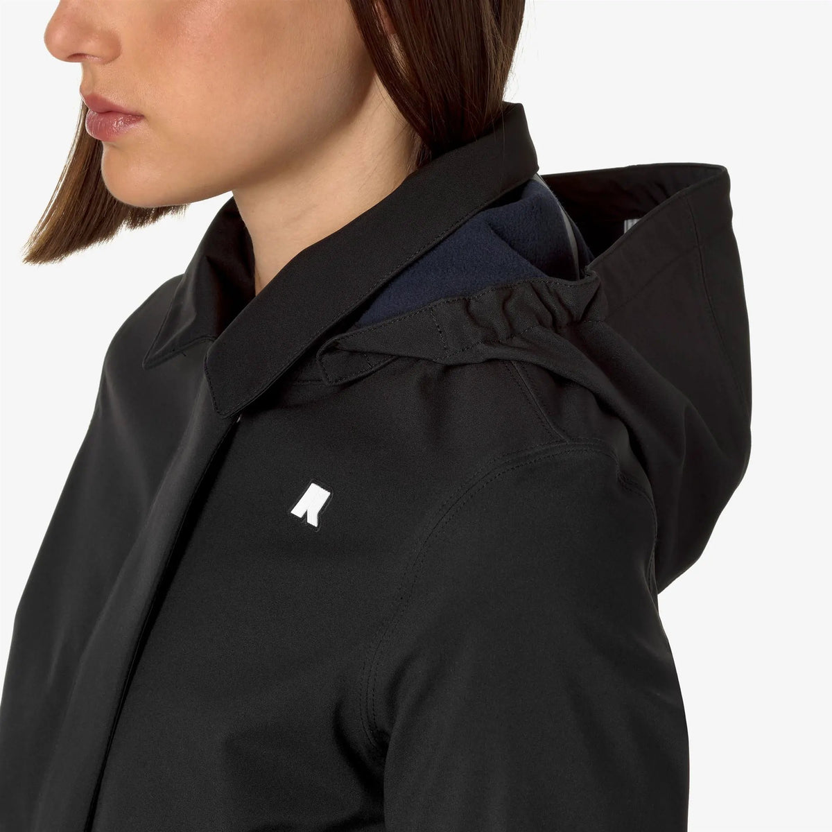 Trench donna K-Way Mathy Bonded Black - Blue Depth K2148BW A3C - Dettaglio colletto e finiture