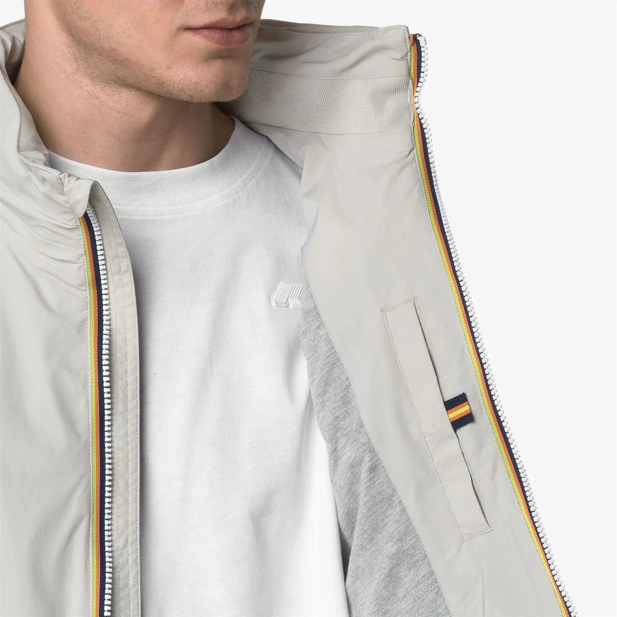 Giacca leggera uomo beige con zip multicolore e interno grigio, stile casual elegante
