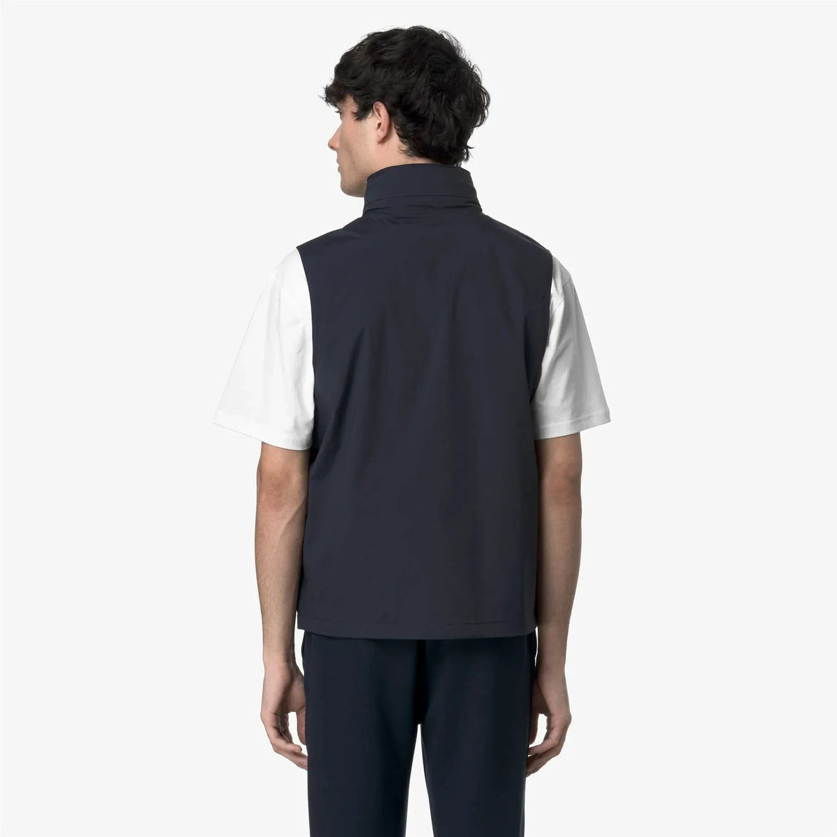 Giacca smanicata uomo blu scuro vista posteriore, stile casual, abbigliamento moderno