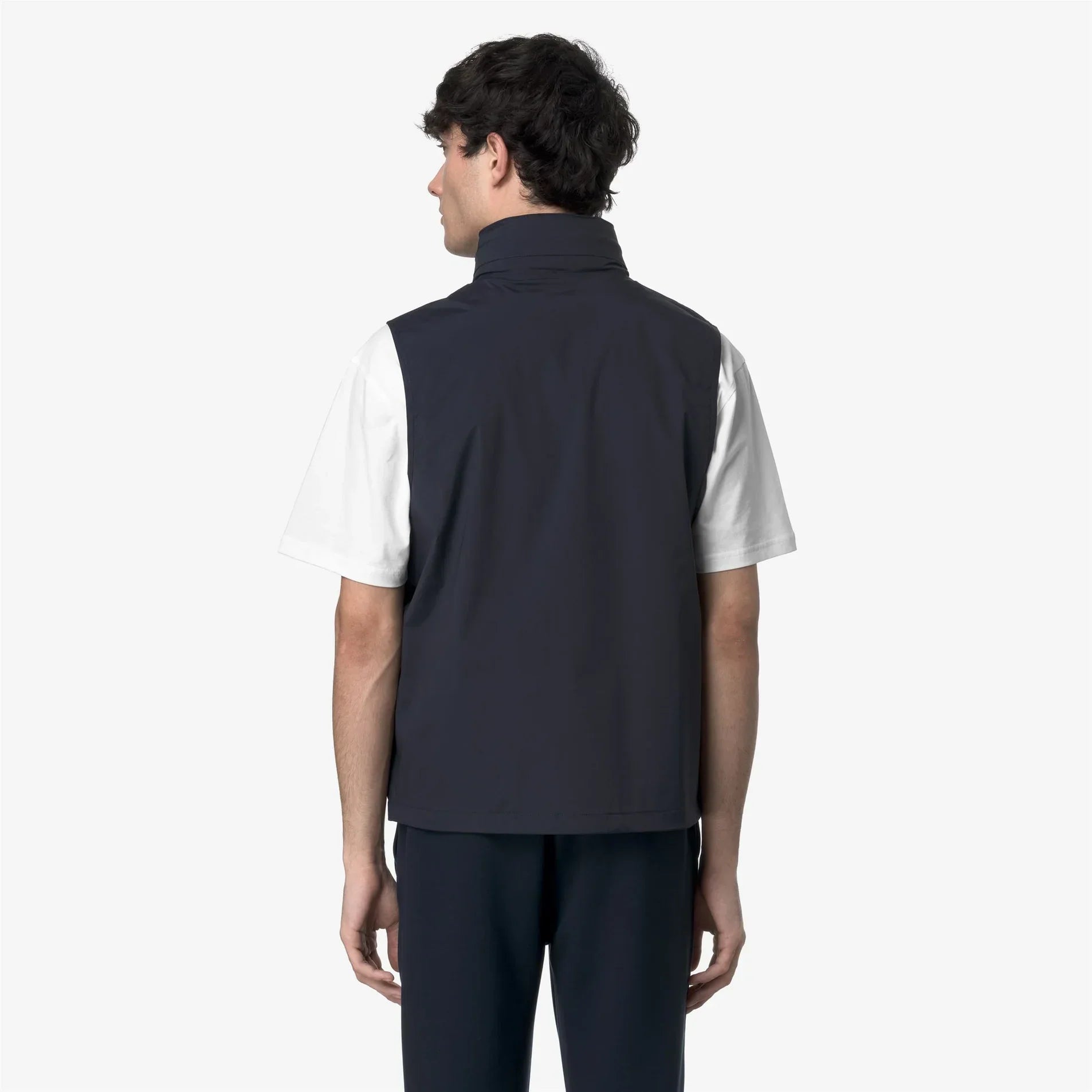 Giacca smanicata uomo blu scuro vista posteriore, stile casual, abbigliamento moderno