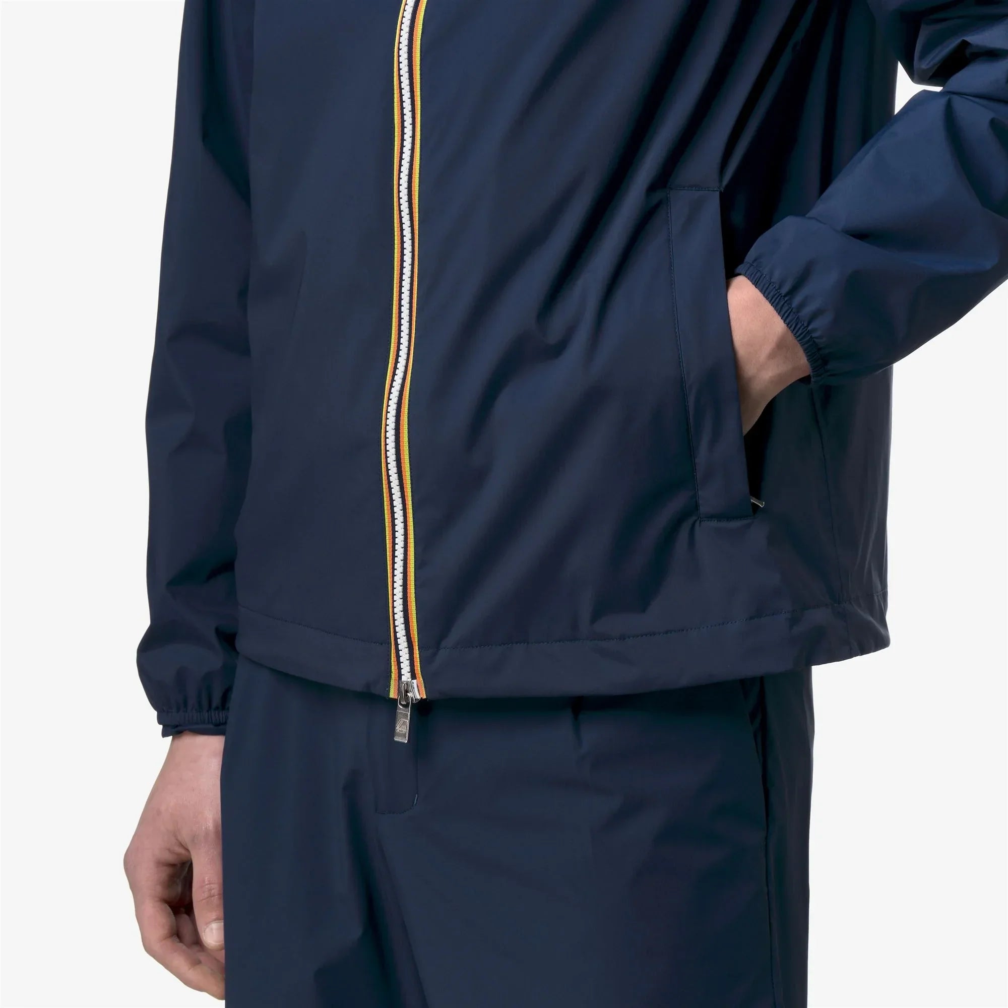 Giacca impermeabile uomo blu navy con zip e tasche, moda abbigliamento uomo elegante