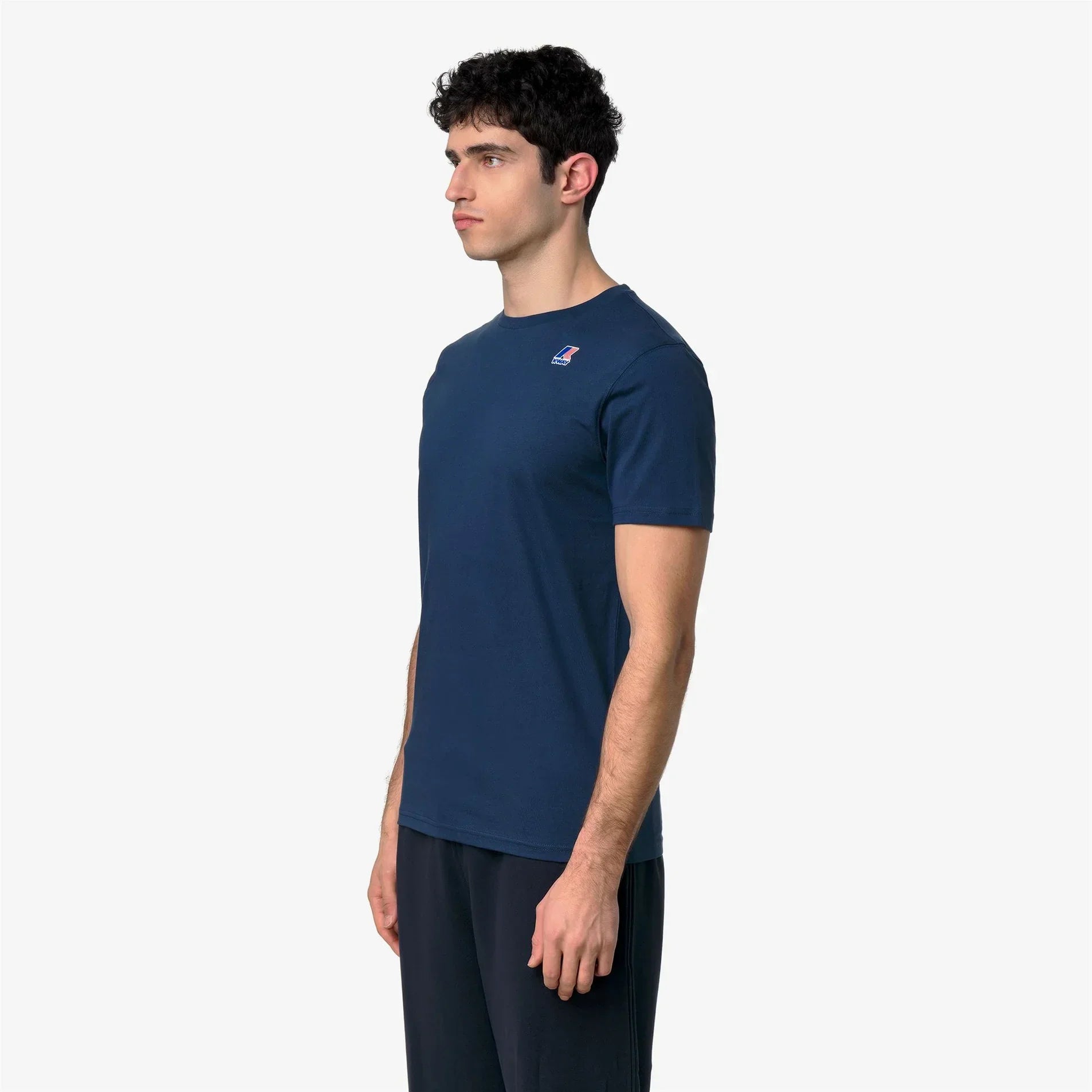 Maglietta uomo blu scuro a maniche corte con logo sul petto, moda casual estiva