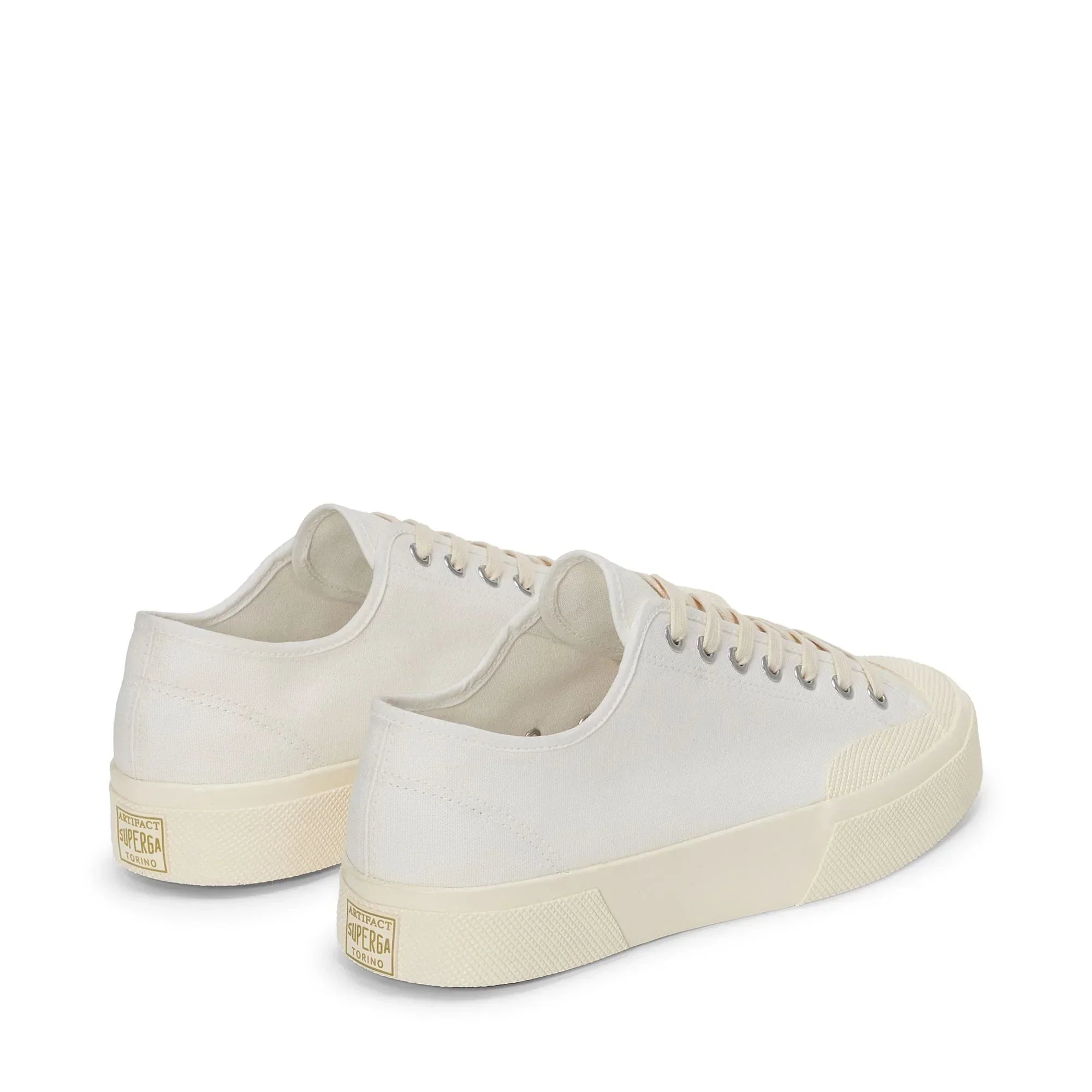 Sneakers uomo in tela bianca con suola in gomma chiara, modello basso, stile casual